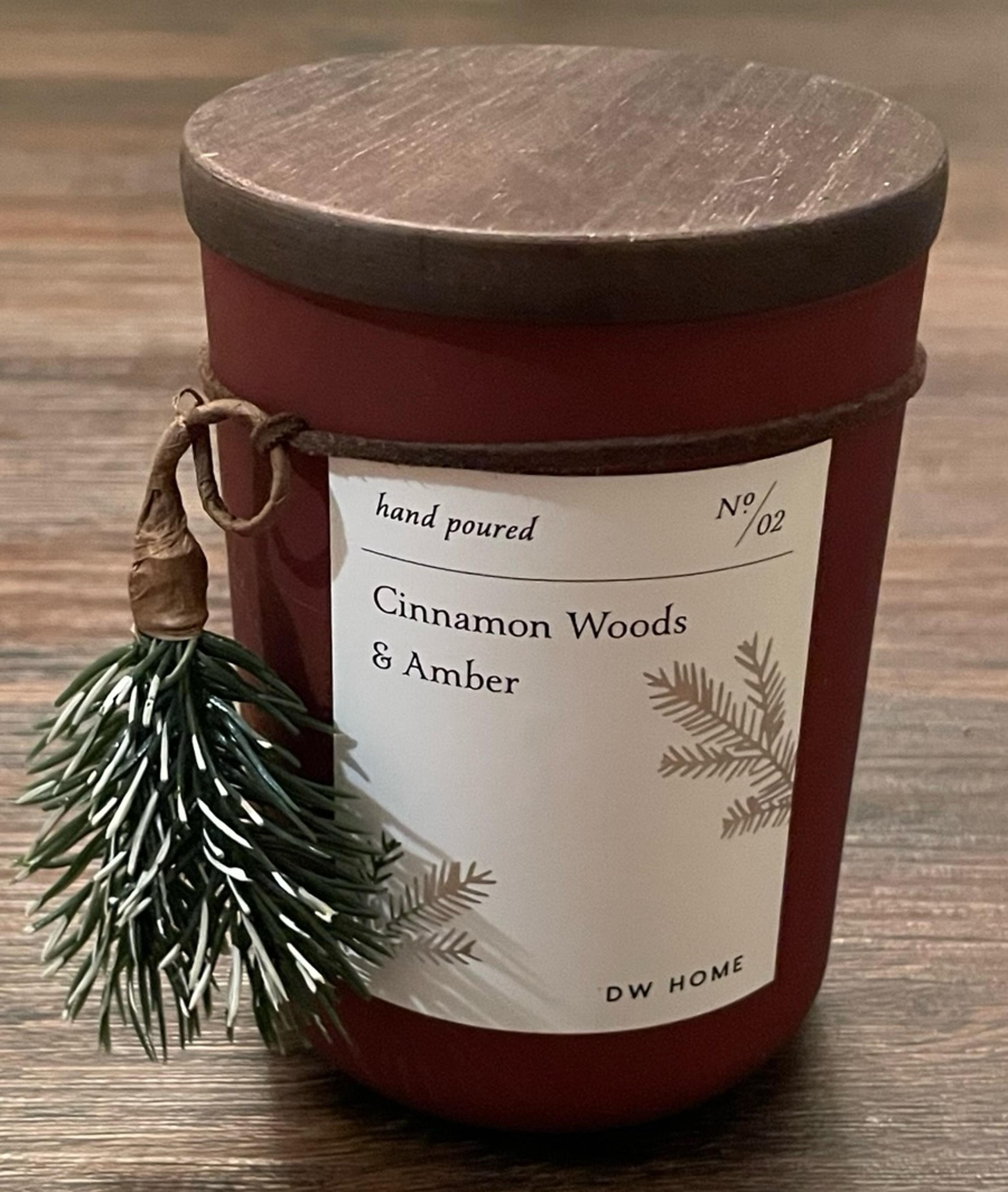 DW Home Cinnamon Woods And Amber Candle Winter Holiday 7.5 oz