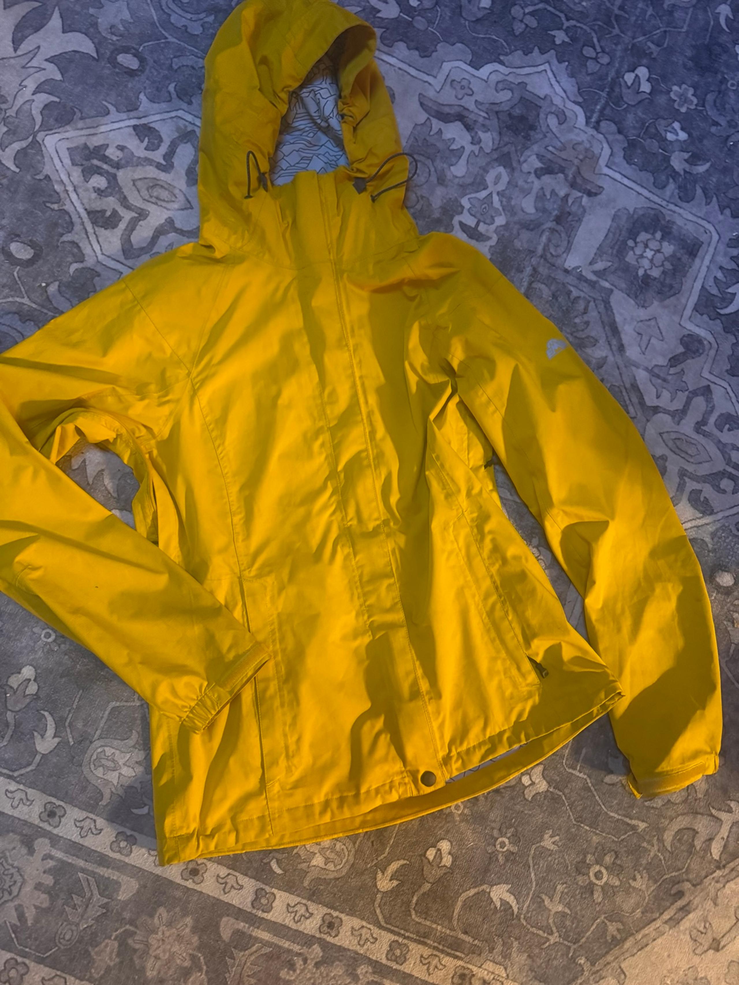 Eastern Mountain Sports Yellow Rain jacket womens size small 
Interior is printe