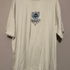 Charlotte Hornets Cotton On NBA Embroidered T Shirt Mens 2XL Cream Off White Tee