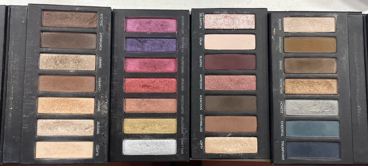 4 Eyeshadow Palettes