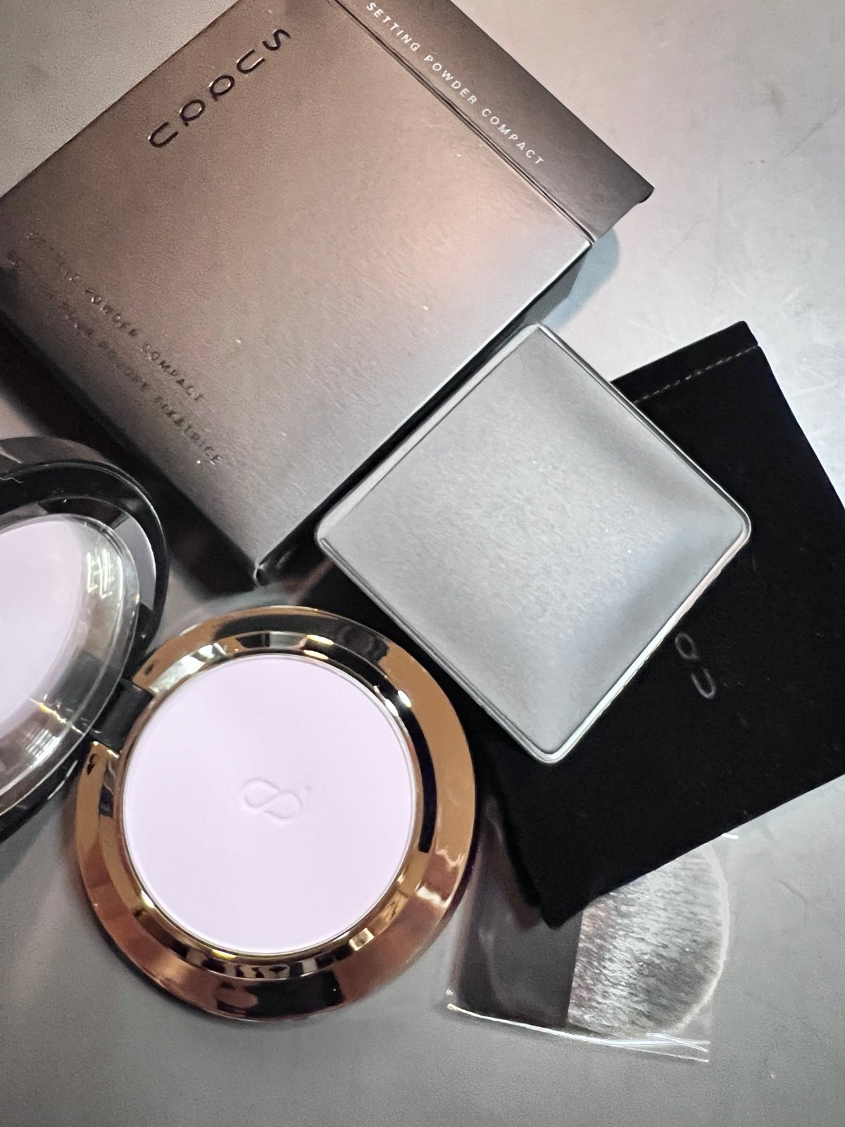 Suqqu Soft Matte setting powder with compact