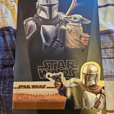 Hot Toys The Mandalorian and The Child Sixth Scale