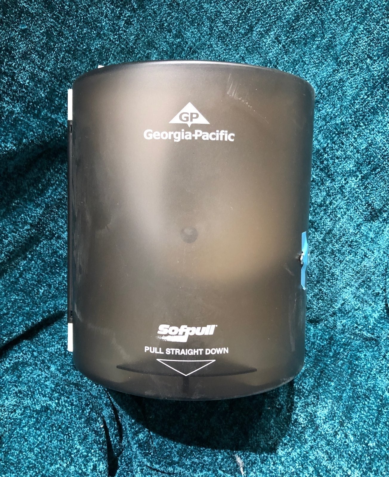Centerpull towel safety dispenser