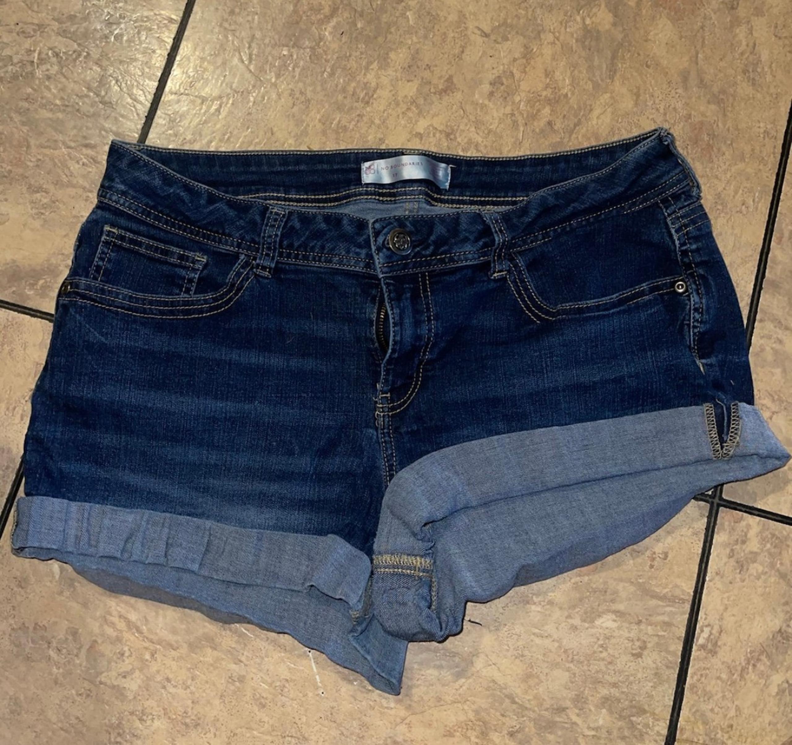 Junior No Boundaries Shorts size 17