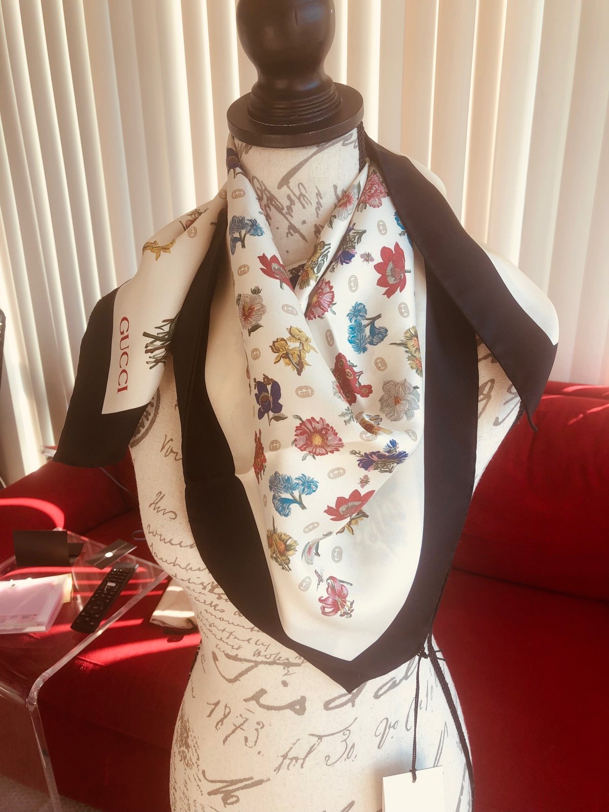 Gucci silk twill scarf new with tags 90x90