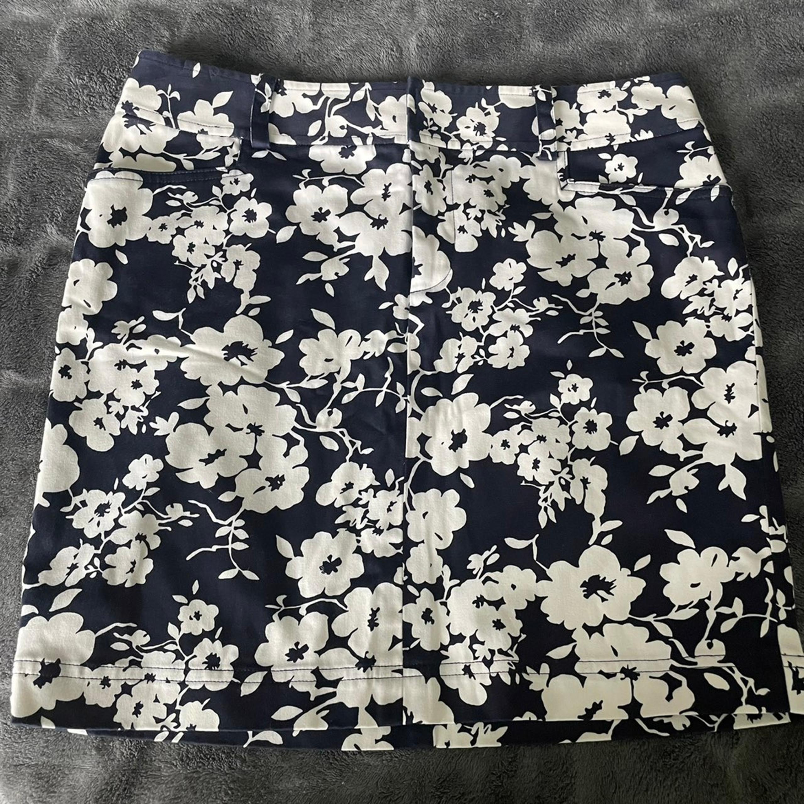 Chaps floral stretchy mini skirt