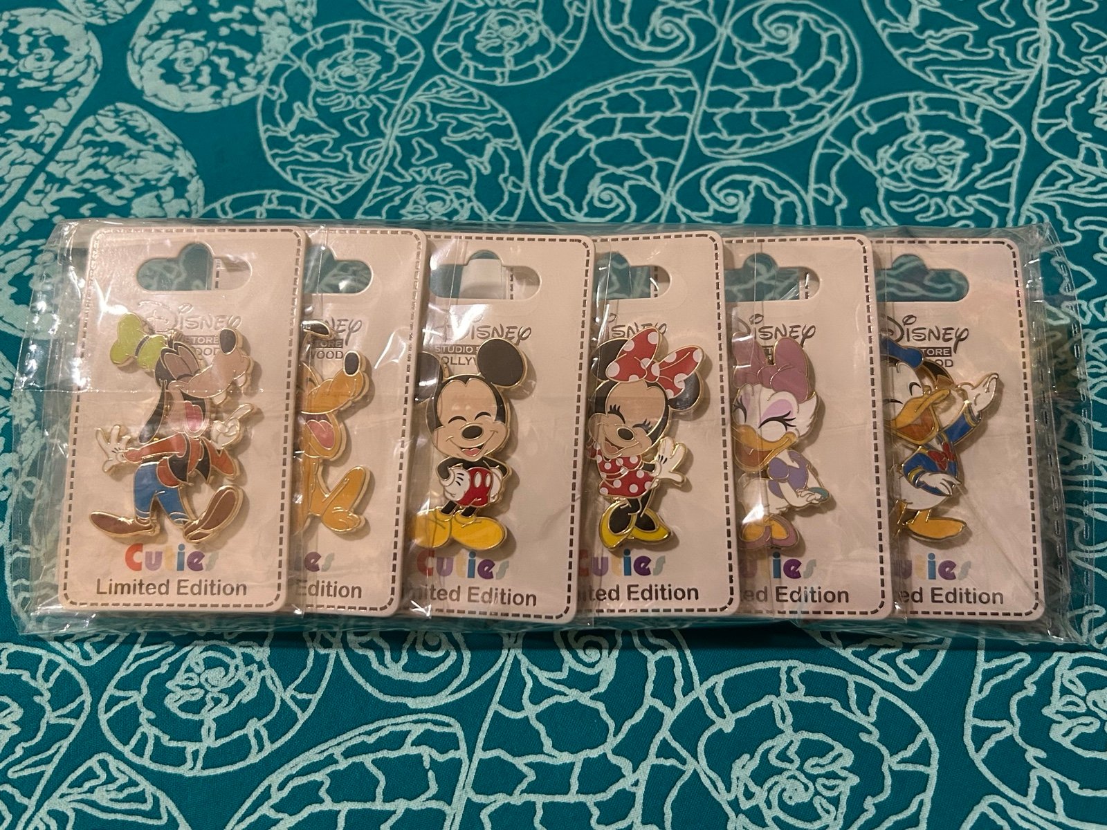 Mickey and Friends Cuties Pin Bundle - Disney LE 300 DSSH DSF D23 Expo 2024