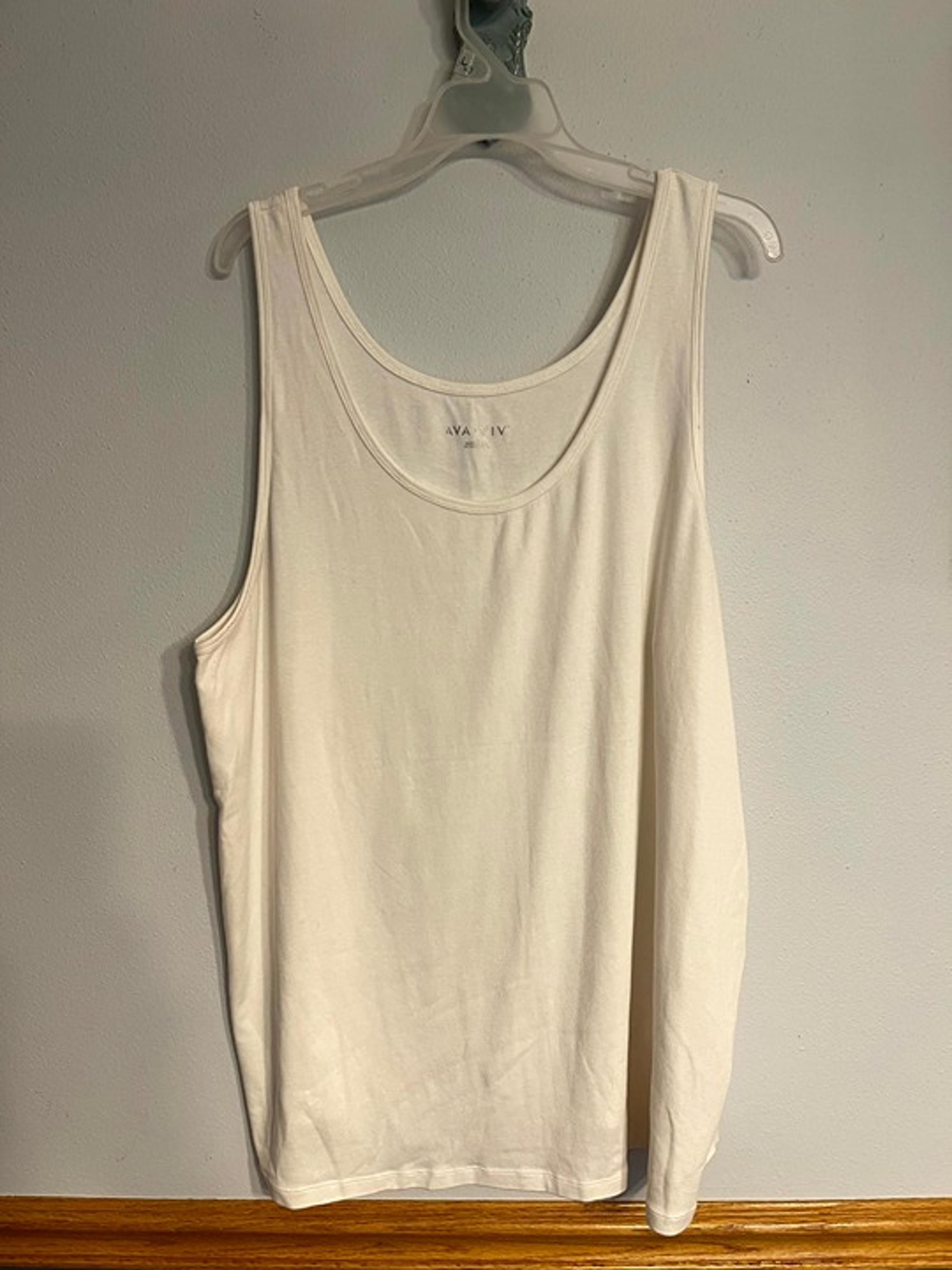 Ava & Viv Women's Size 4X Tank Top White