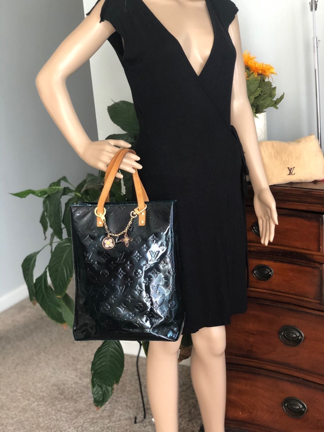 AUTHENTIC LV Reade MM Tote