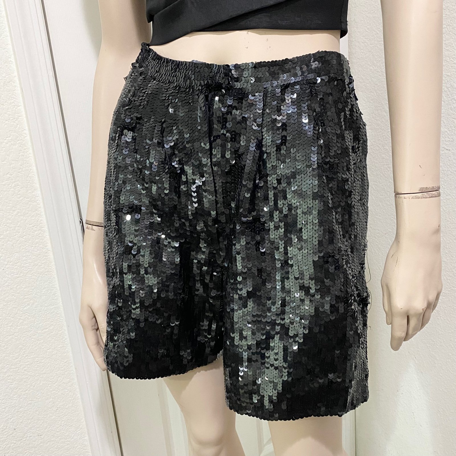 Vintage 90’s Black Sequin 7-Inch Inseam Women’s High Waist Sequin Shorts Size S