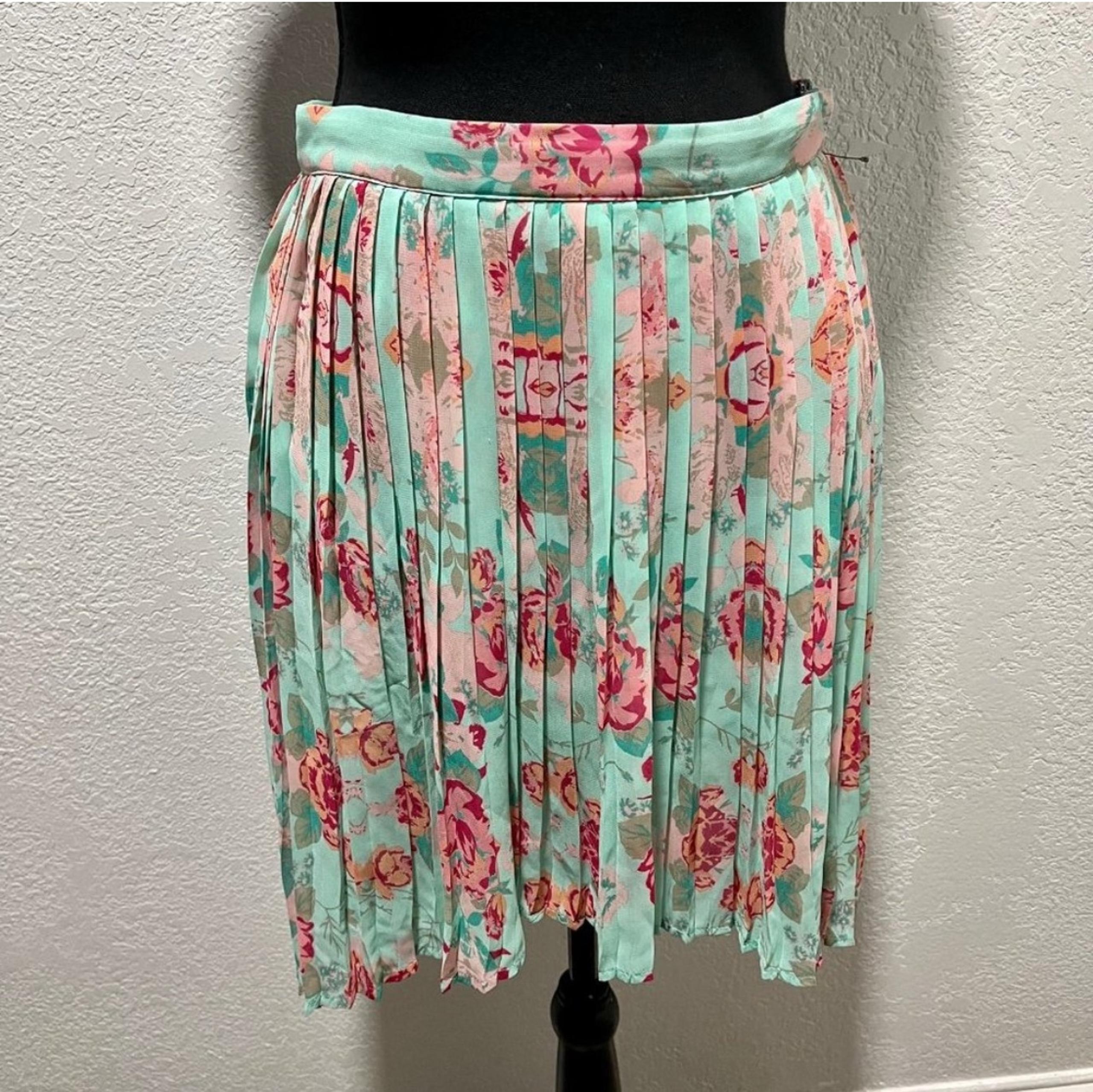 Forever 21 Exclusive Women’s Medium Mint Green Pink Floral Print Pleated Skirt