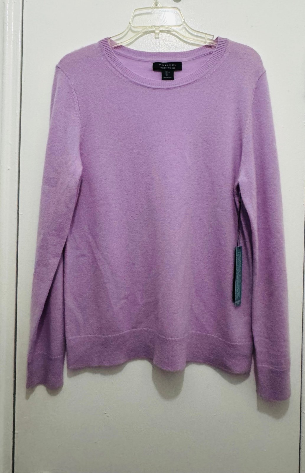 Tahari women’s 100% Cashmere sweater size L light purple
