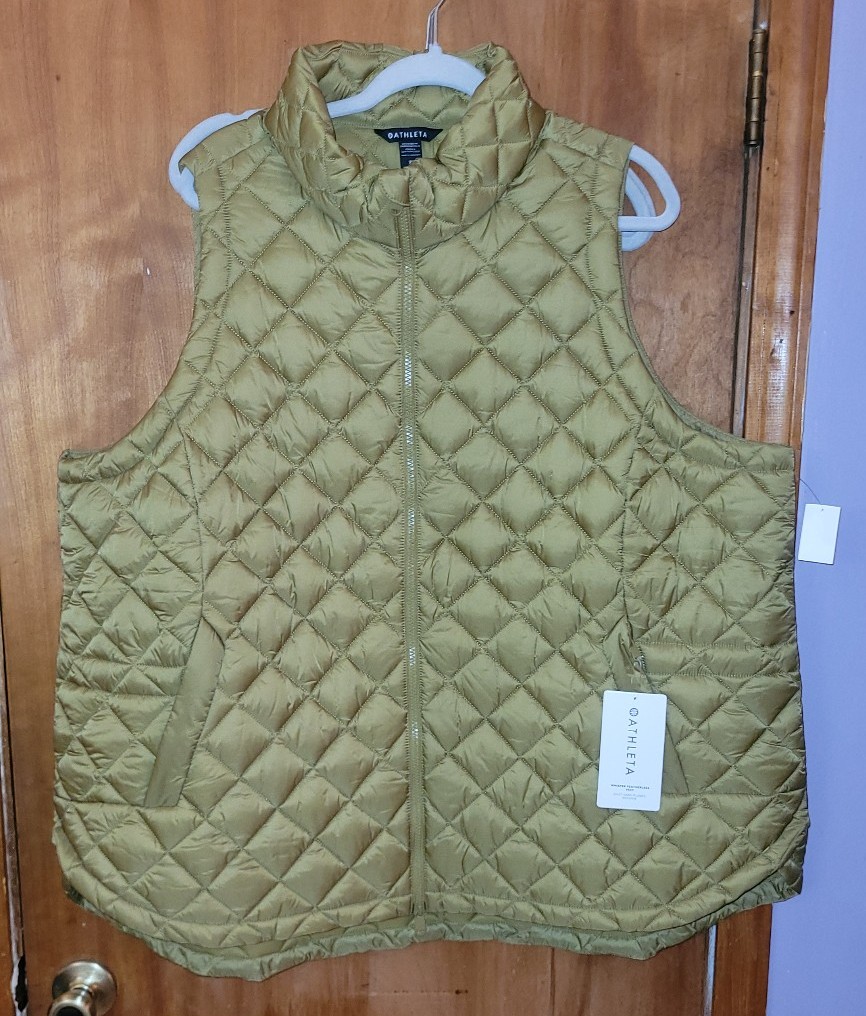 Athleta Whisper Featherless Puffer Vest. SIZE 3X NEW WITH TAGS OLIVE GREEN