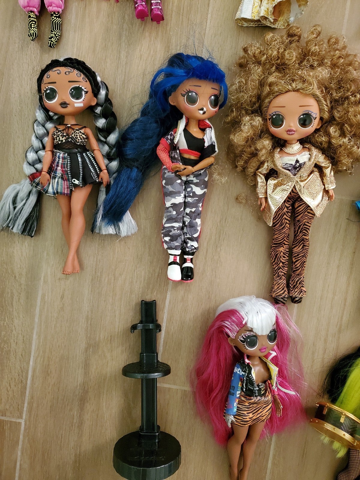 LOL OMG shops Doll Lot