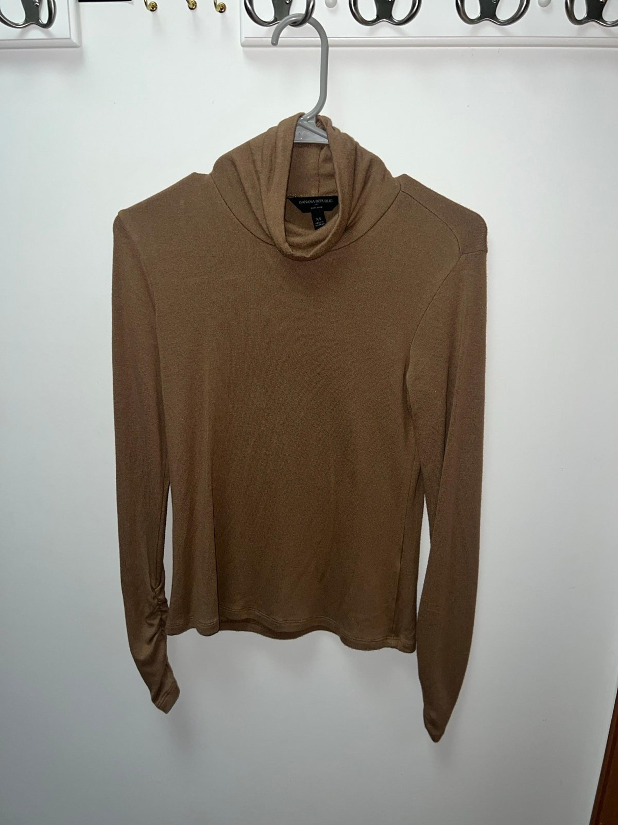 Banana Republic brown loose turtleneck sweater size XS