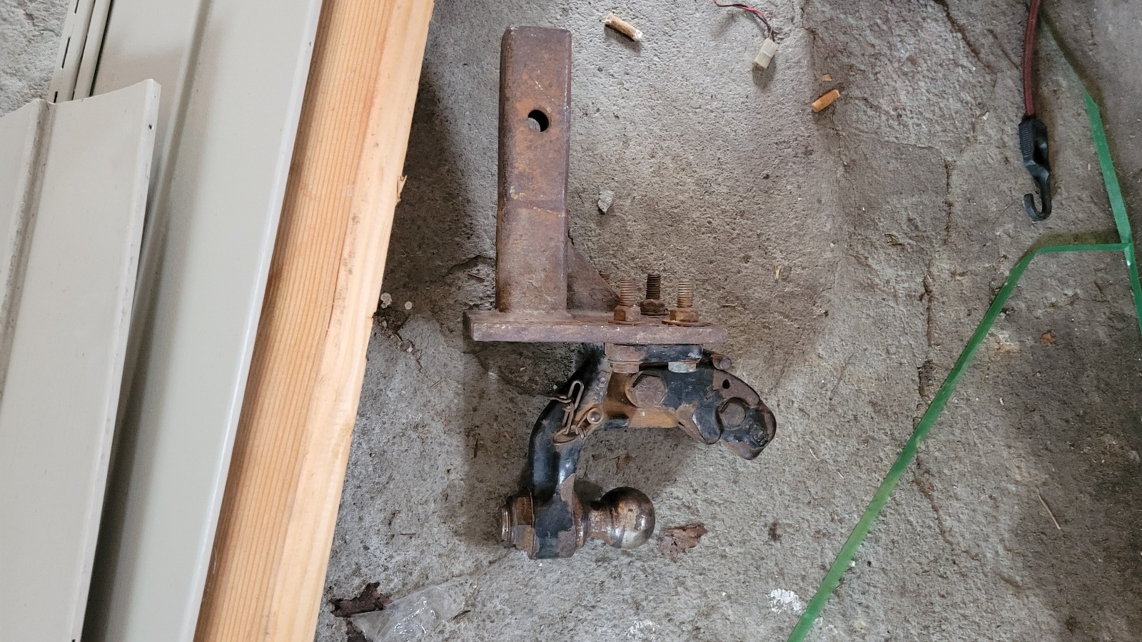 Heavy duty tow hitch
