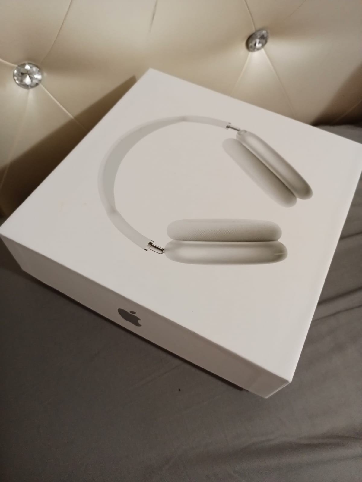 headphones Apple