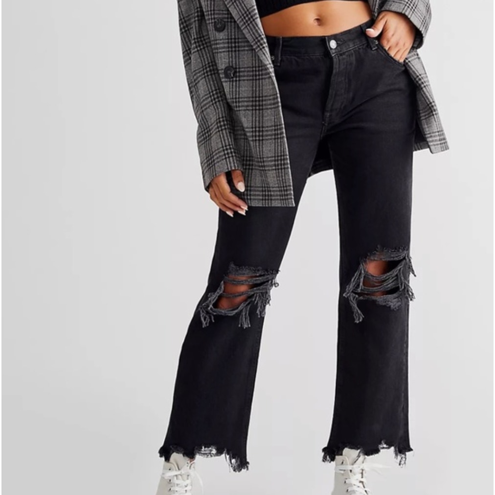 NWT Free People Maggie Mid Rise Distressed Straight Jeans in Washed Black