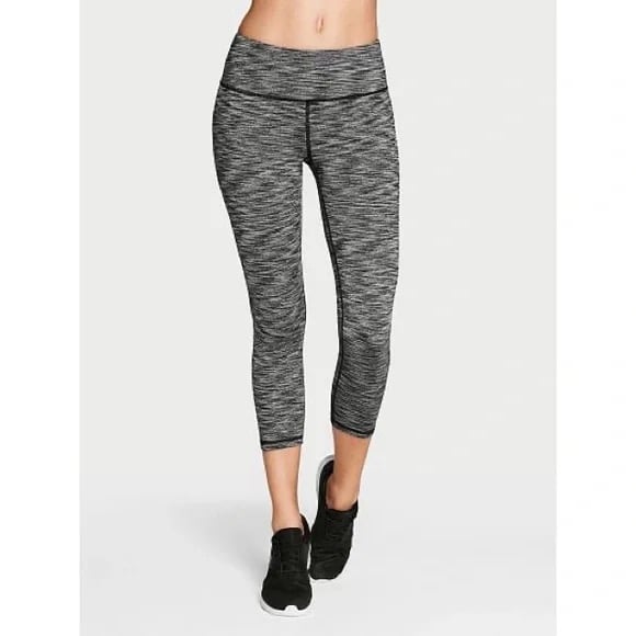 Victoria’s Secret Sport Knockout Heather Black Capri Leggings