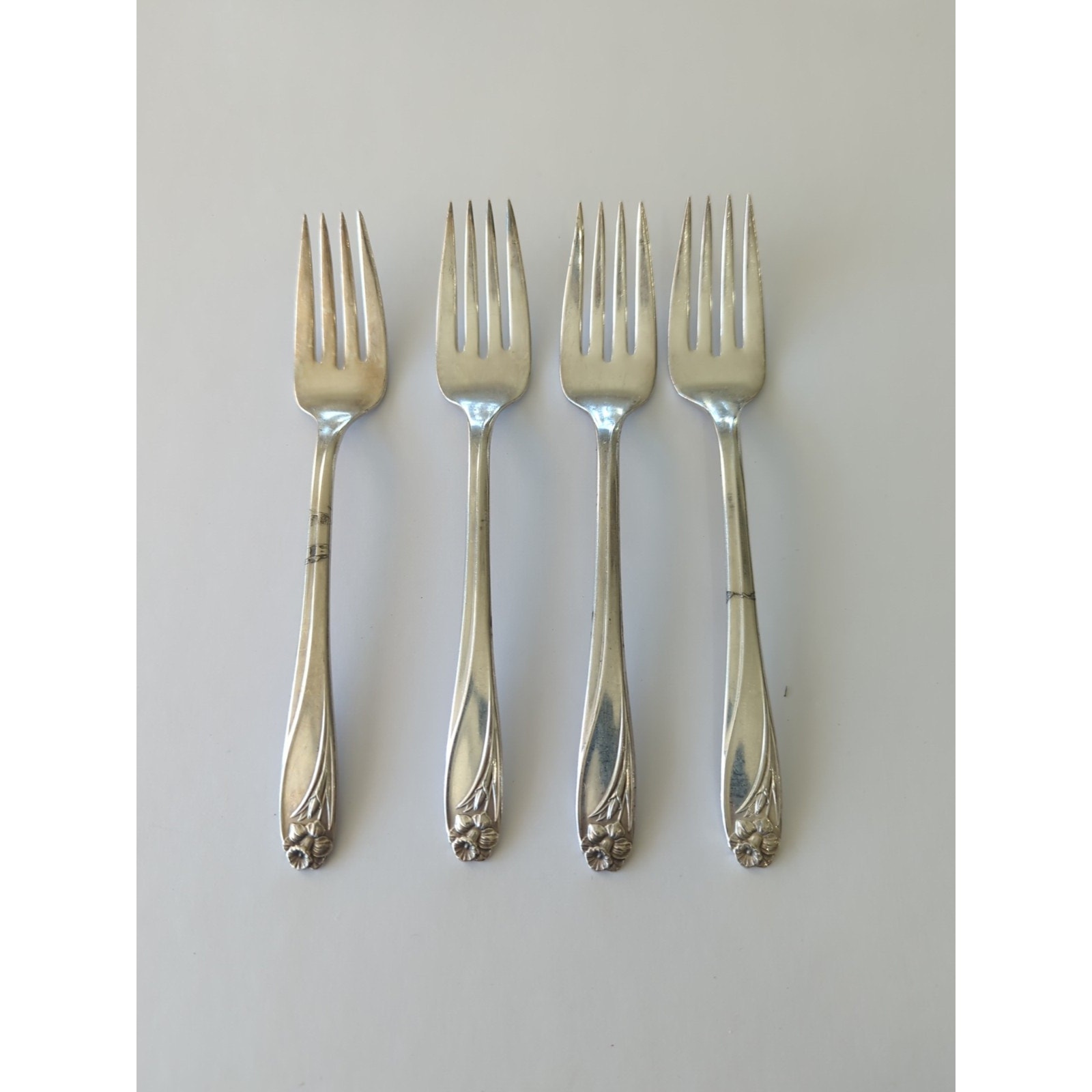 Set of 4 International Silverplate 1847 Rogers Bros DAFFODIL Salad Forks 1950