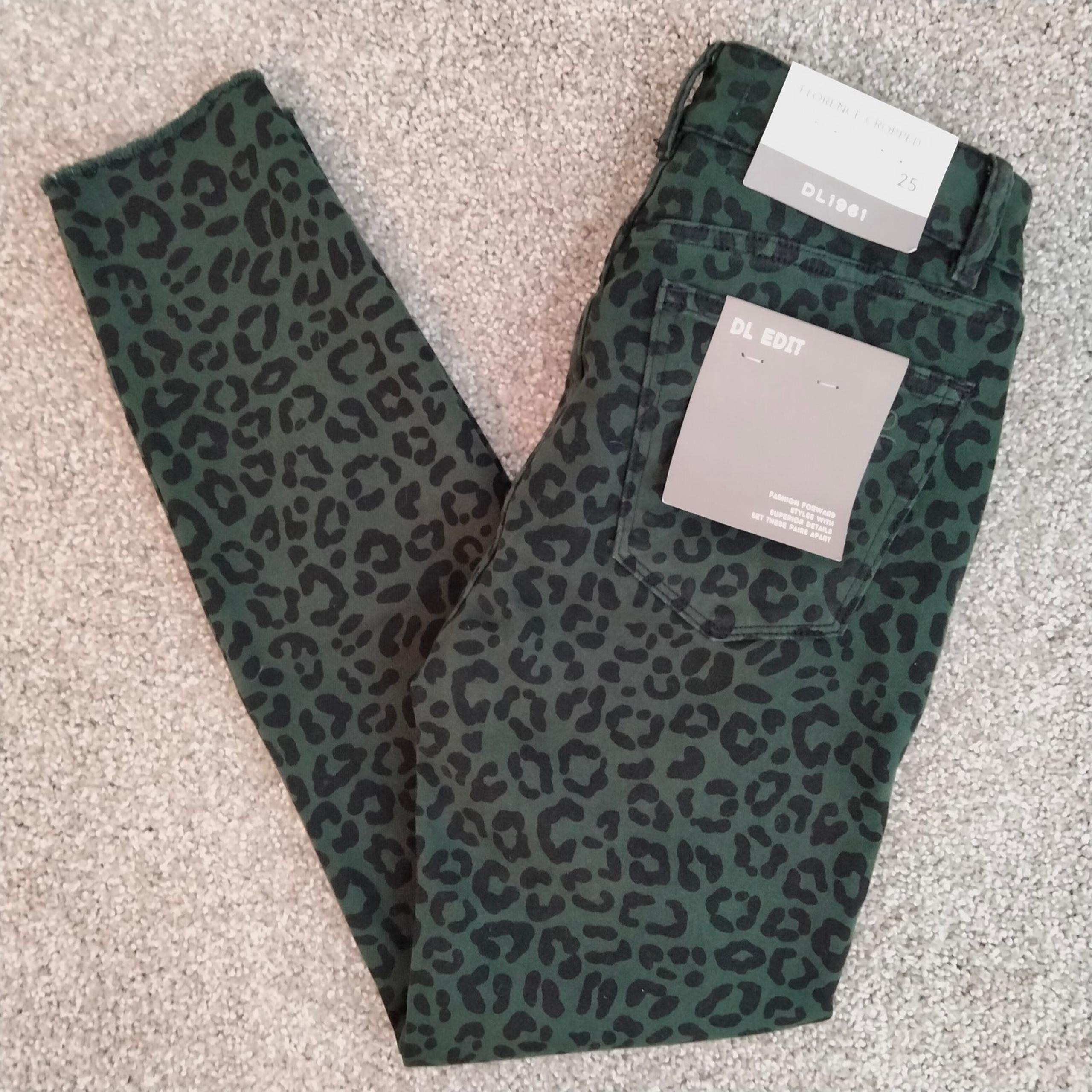 NWT 25 0 DL1961 Florence Cropped Olive Green Leopard Print Raw Hem Denim Jeans