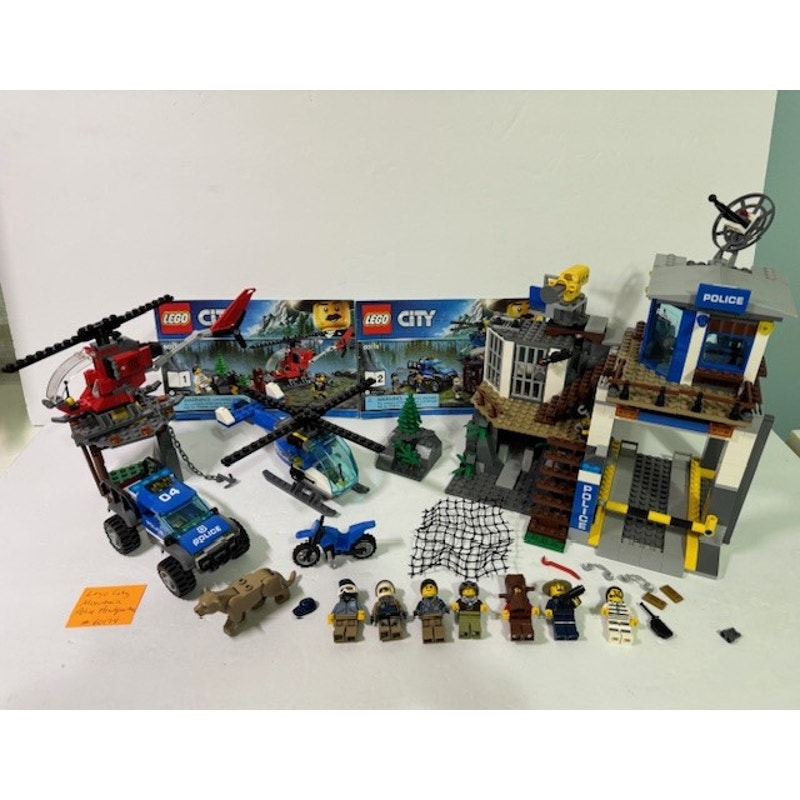 Lego City Mountain Police Headquarters #60174 with cool mountain lion!
