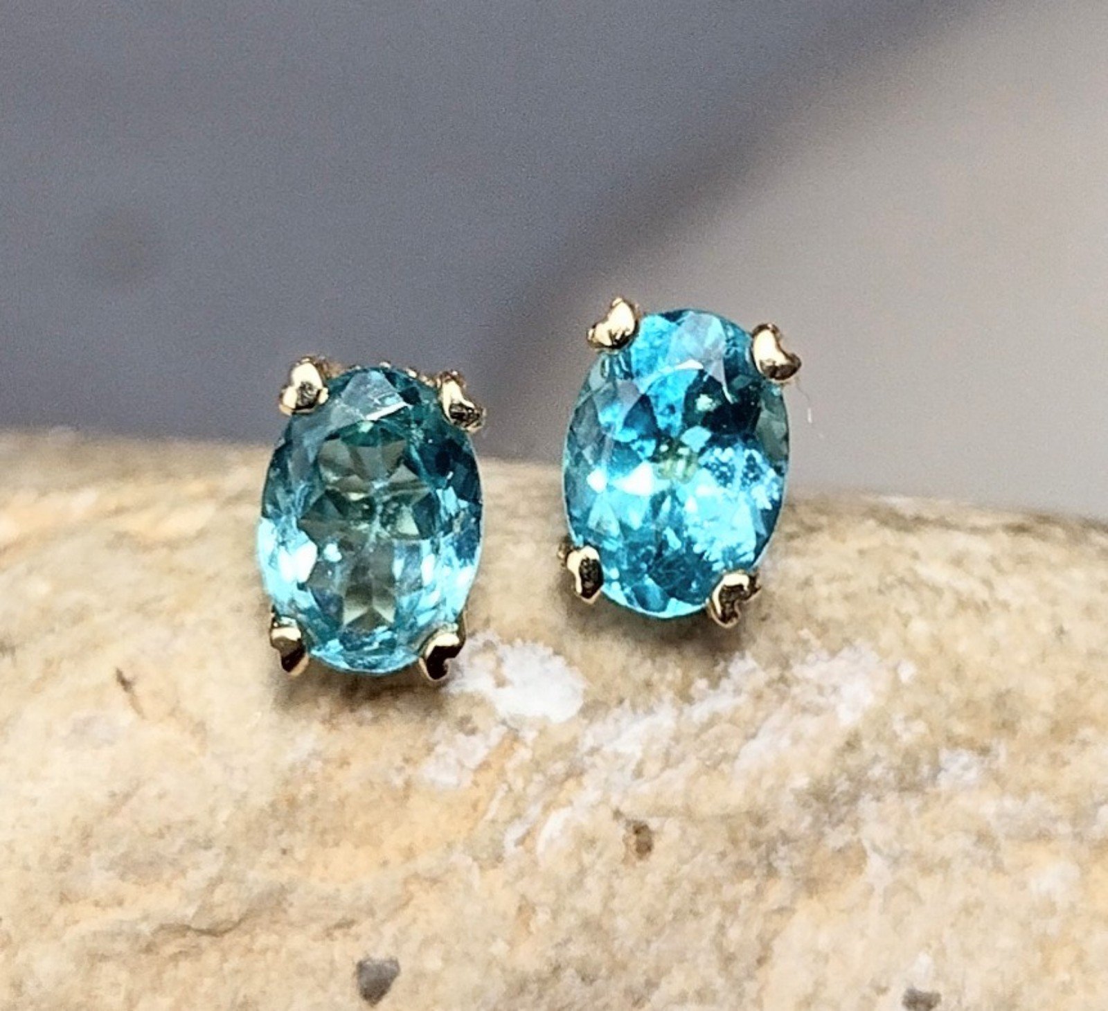 14k Solid Gold Swiss Blue Topaz Oval Stud Earrings 1.3gr