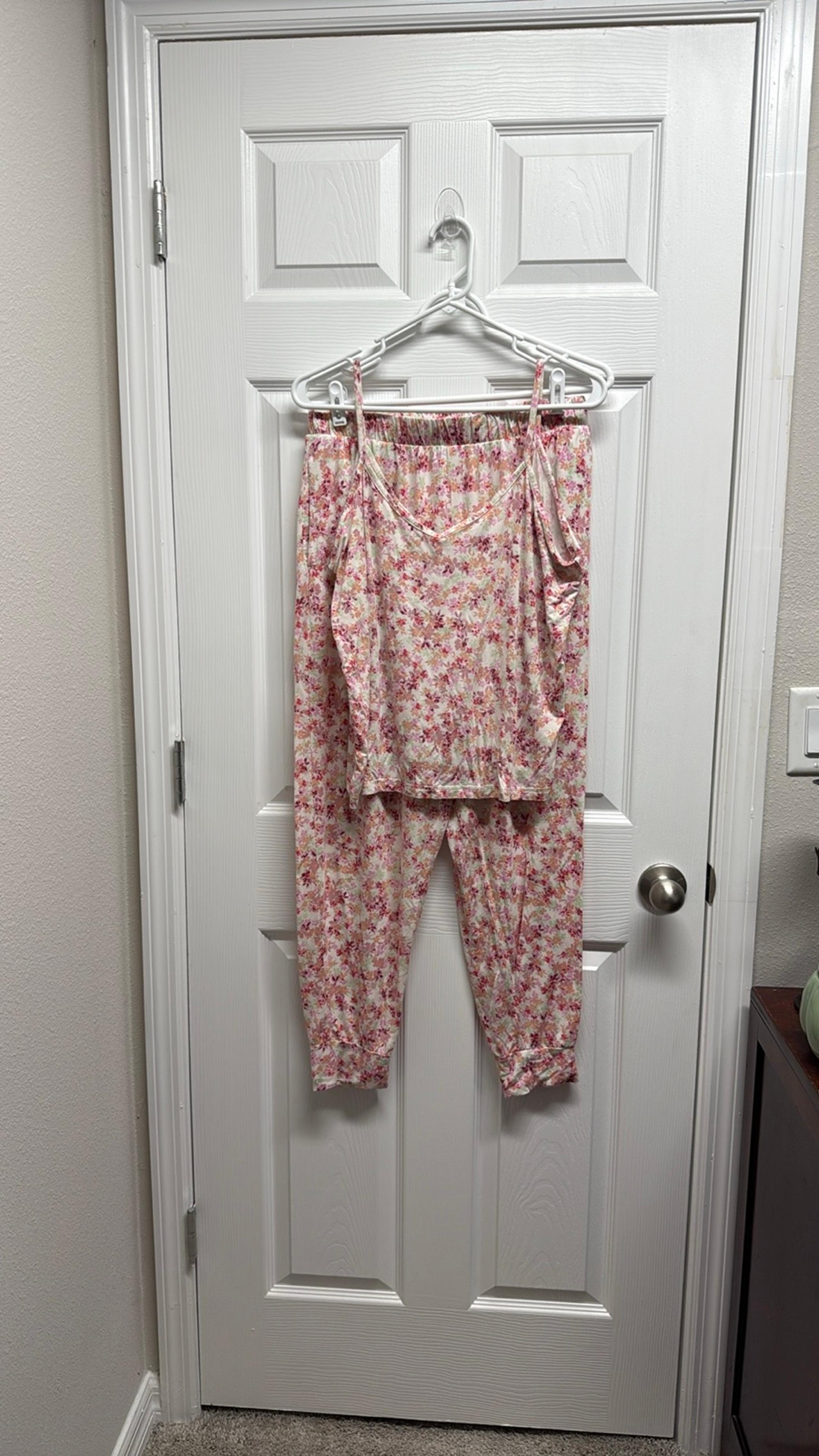 Old Navy women’s 2 piece pajama set