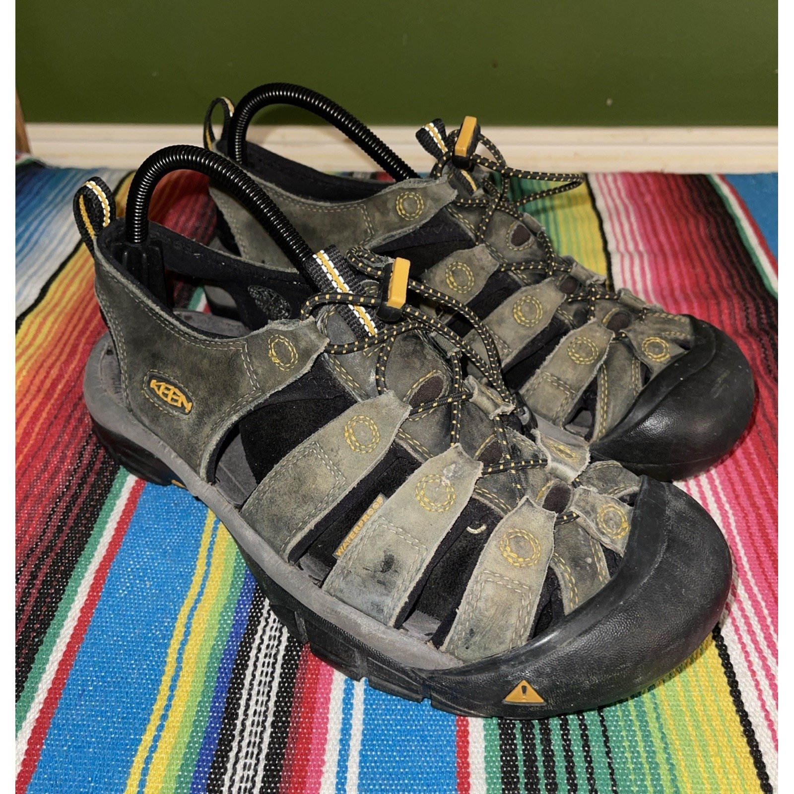 Keen Sandals Men 9.5 Gray Leather 1108 Hiking Fishing Cabincore Outdoors