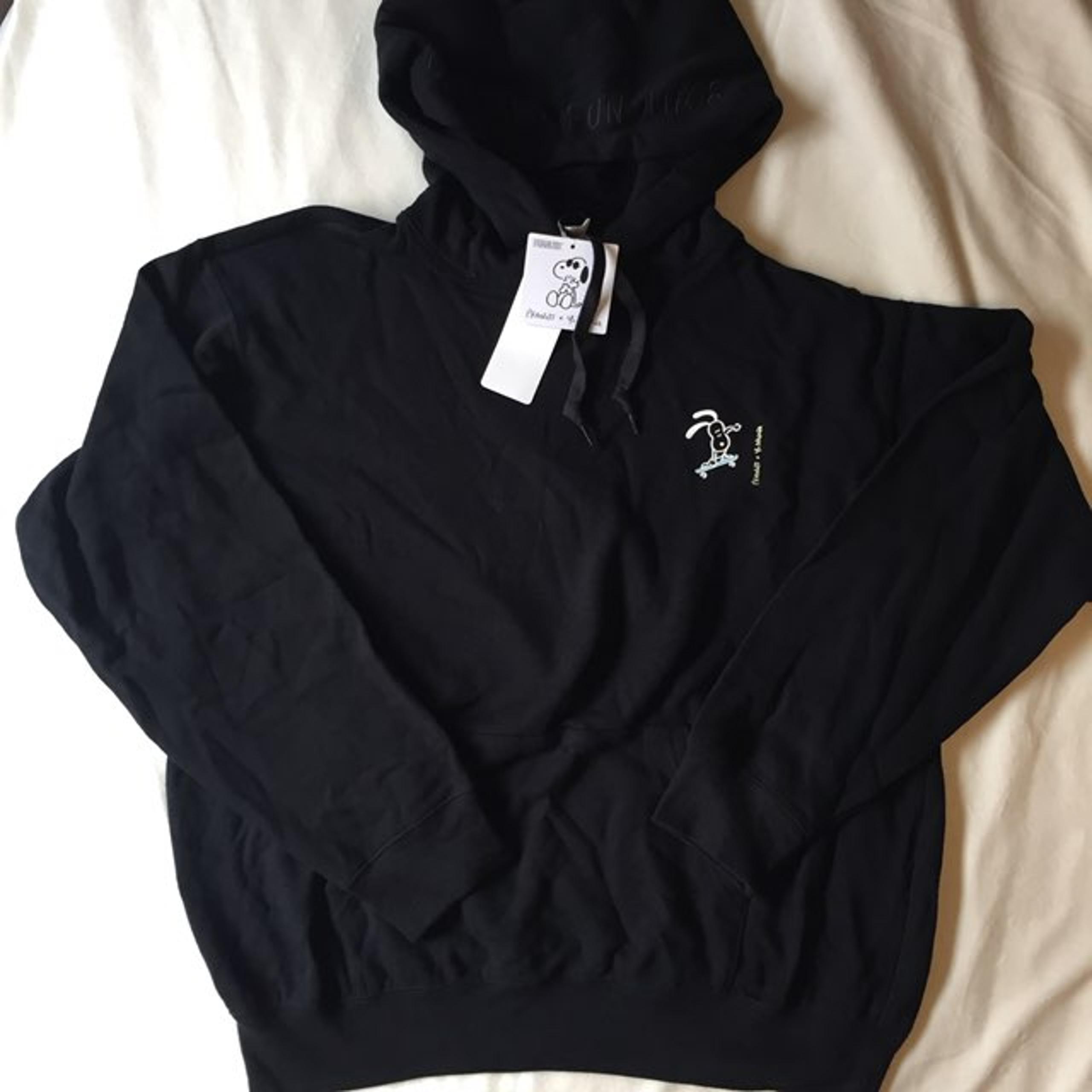 Uniqlo Snoopy Hoodie Black