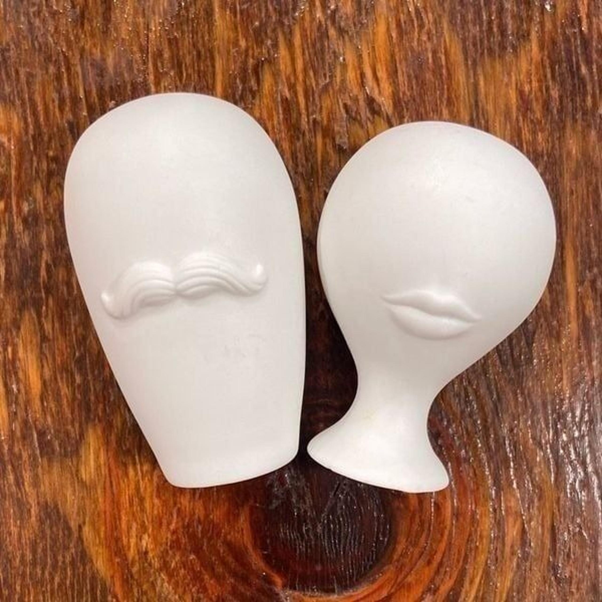 New JONATHAN ADLER Mr & Mrs Salt & Pepper Shakers