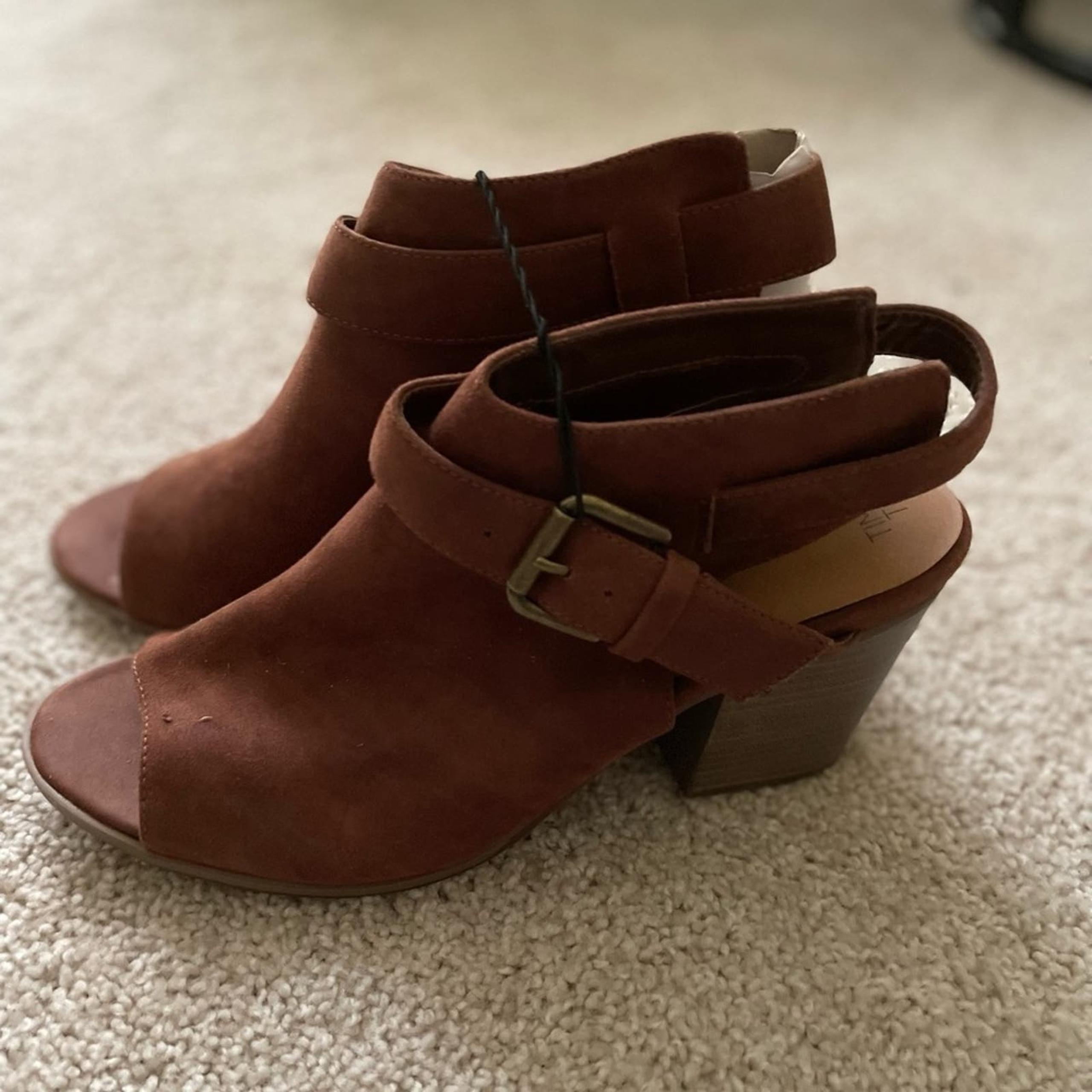 Time and Tru women's size 10 heels NWT