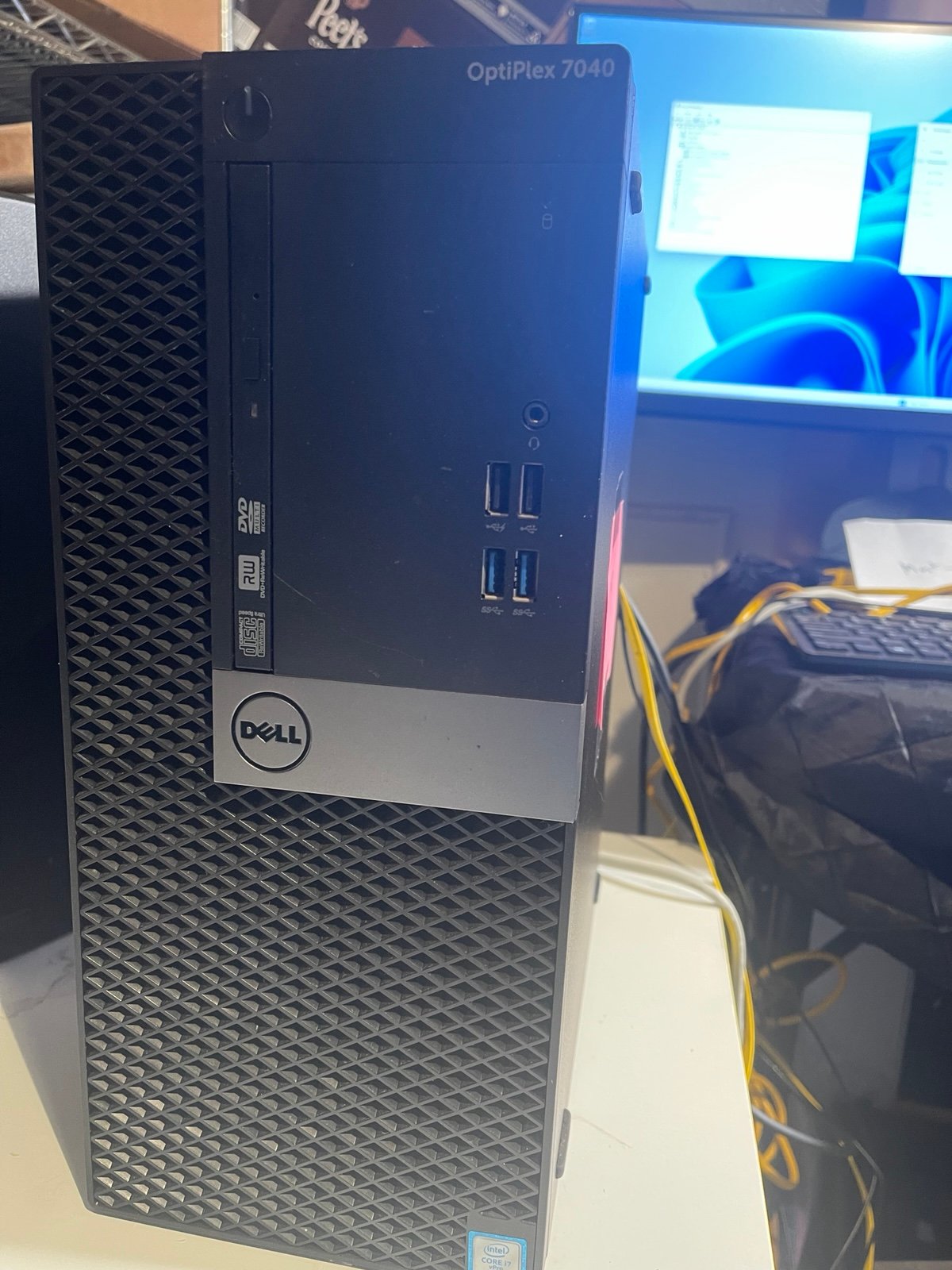 Dell OptiPlex 7040 - 19 with dual DVI and Display Port card