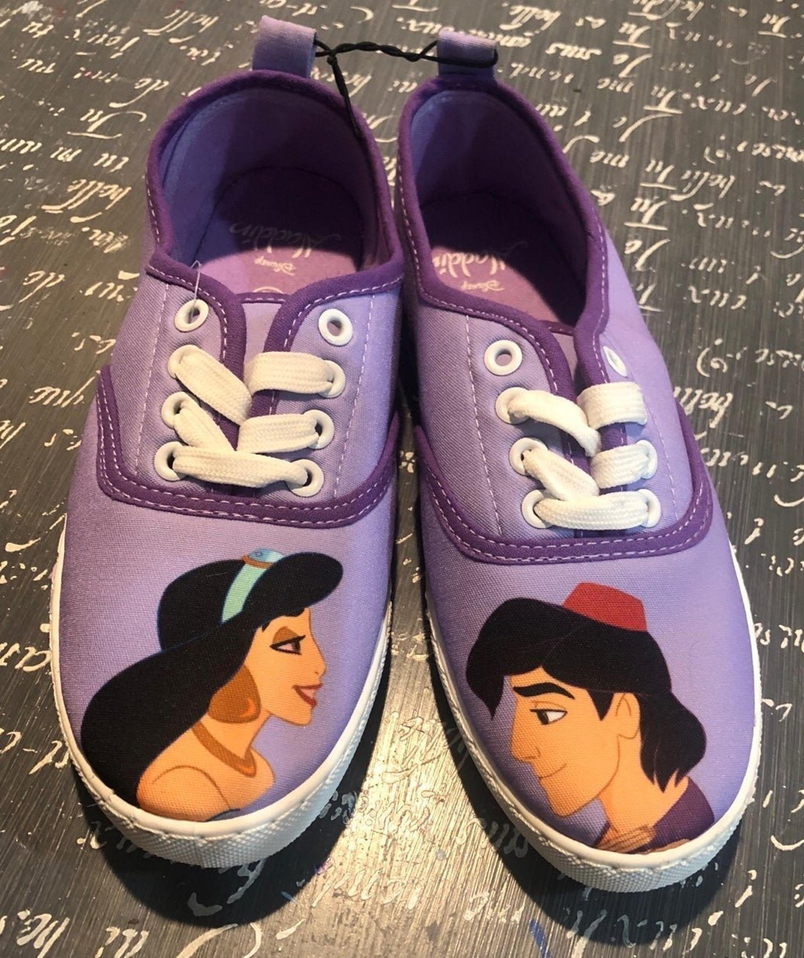 NEW Disney size 6 Aladdin & Jasmine lace-up Sneakers