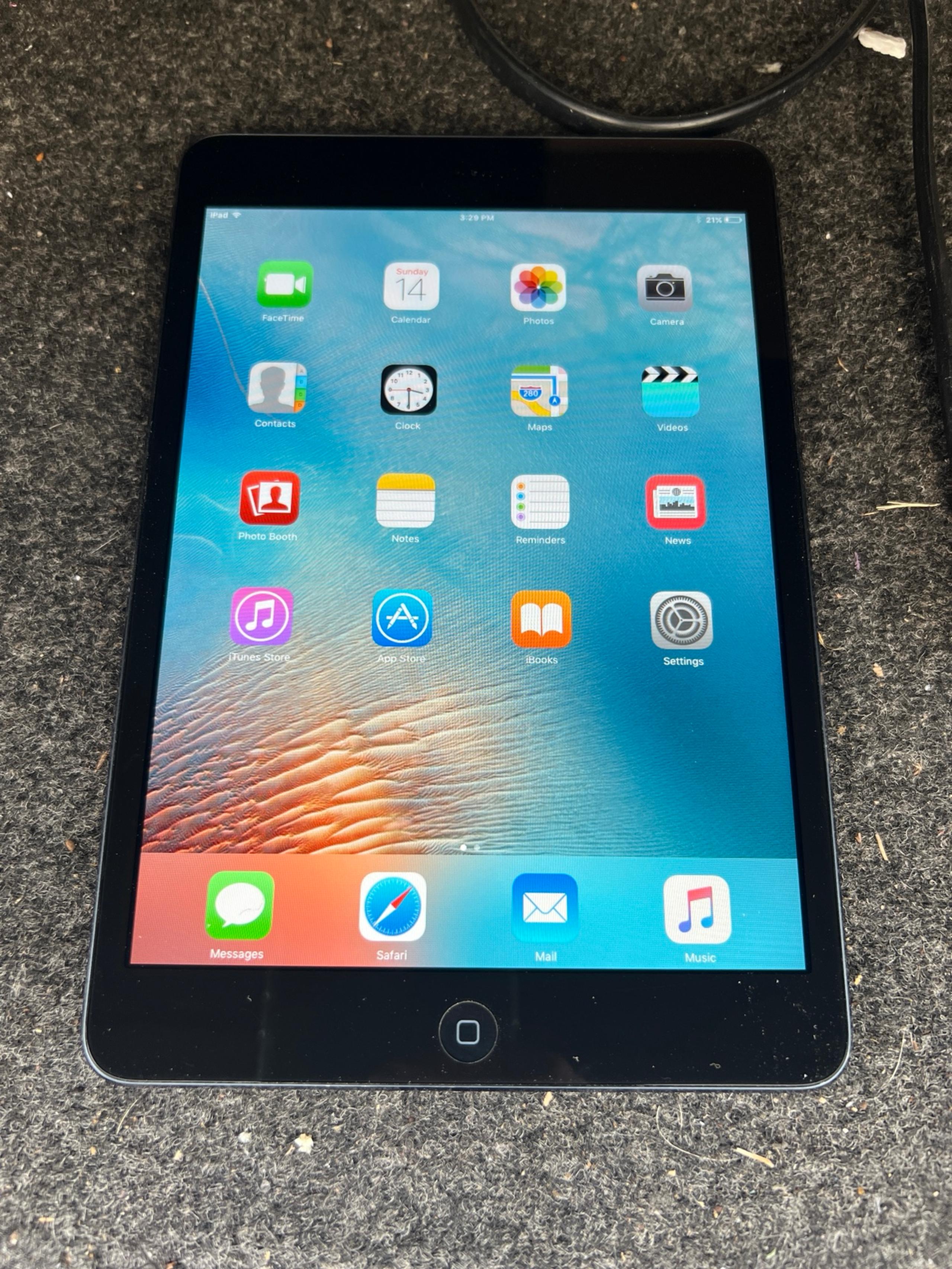 Apple iPad mini 1st Gen. 16GB, Wi-Fi, 7.9in - Black & Slate (Version)