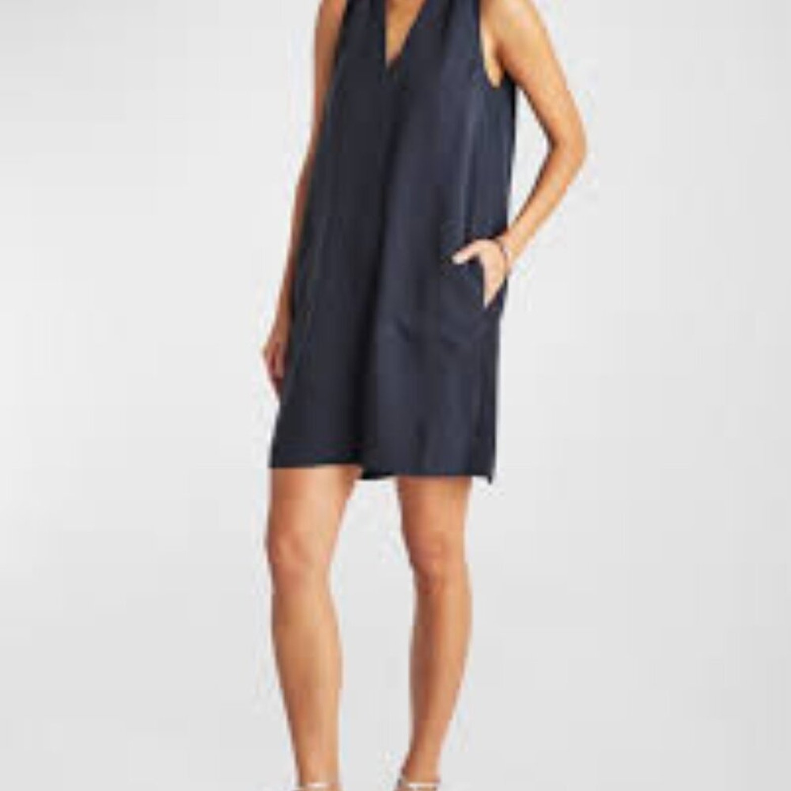 CHLOE BLACK V NECK BLACK DRESS WITH POCKETS SIZE 1X
