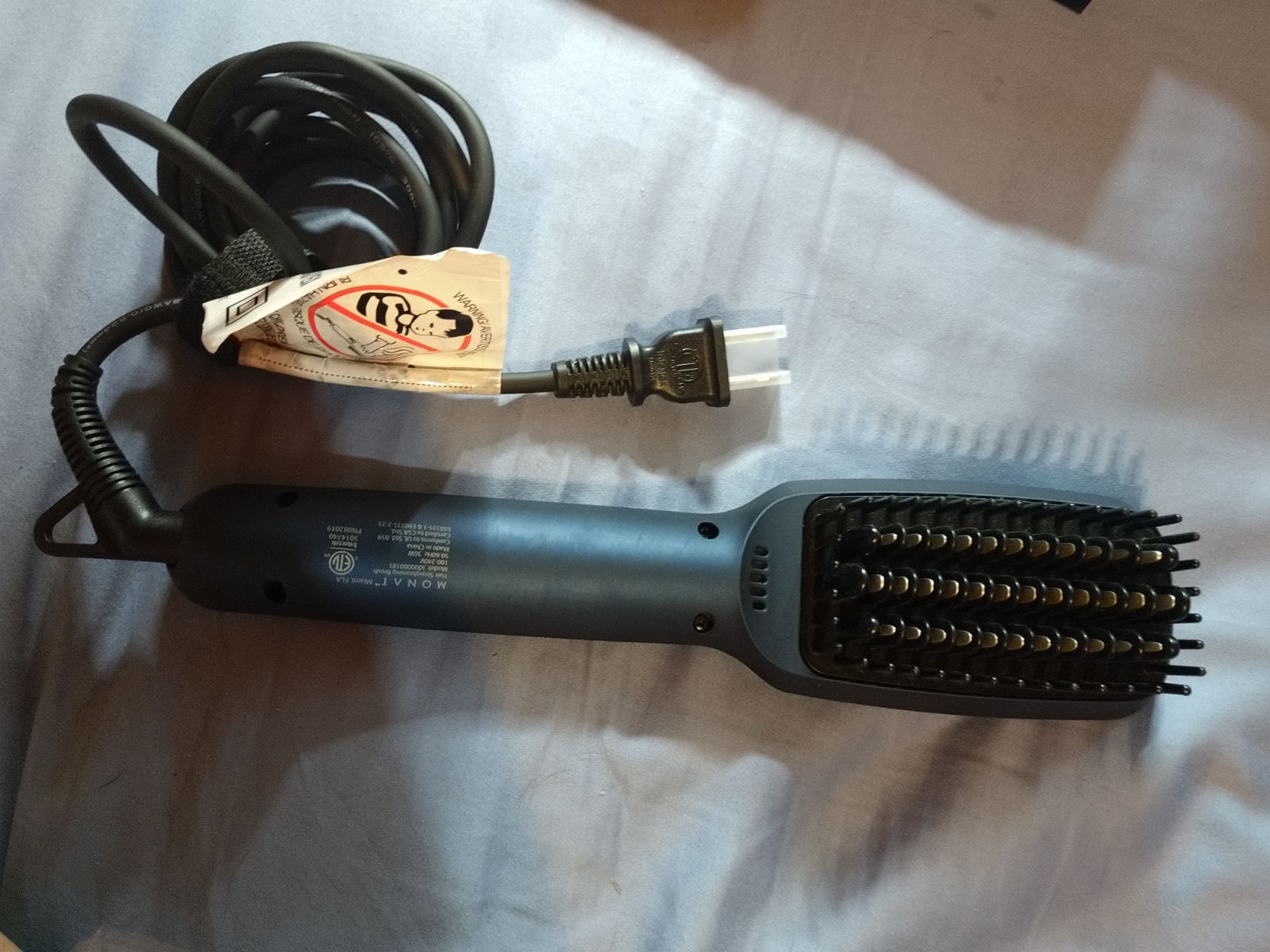 Monat straightening brush