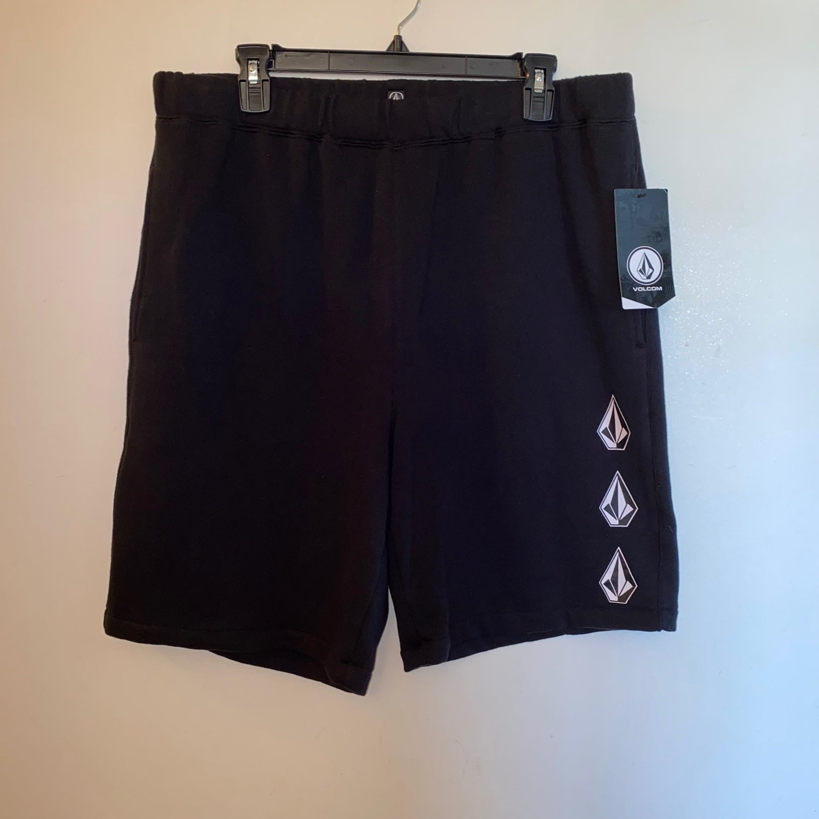 Volcom Mens Triple Stone Black fleece hotsell shorts (NEW WITH TAGS) Size: Large