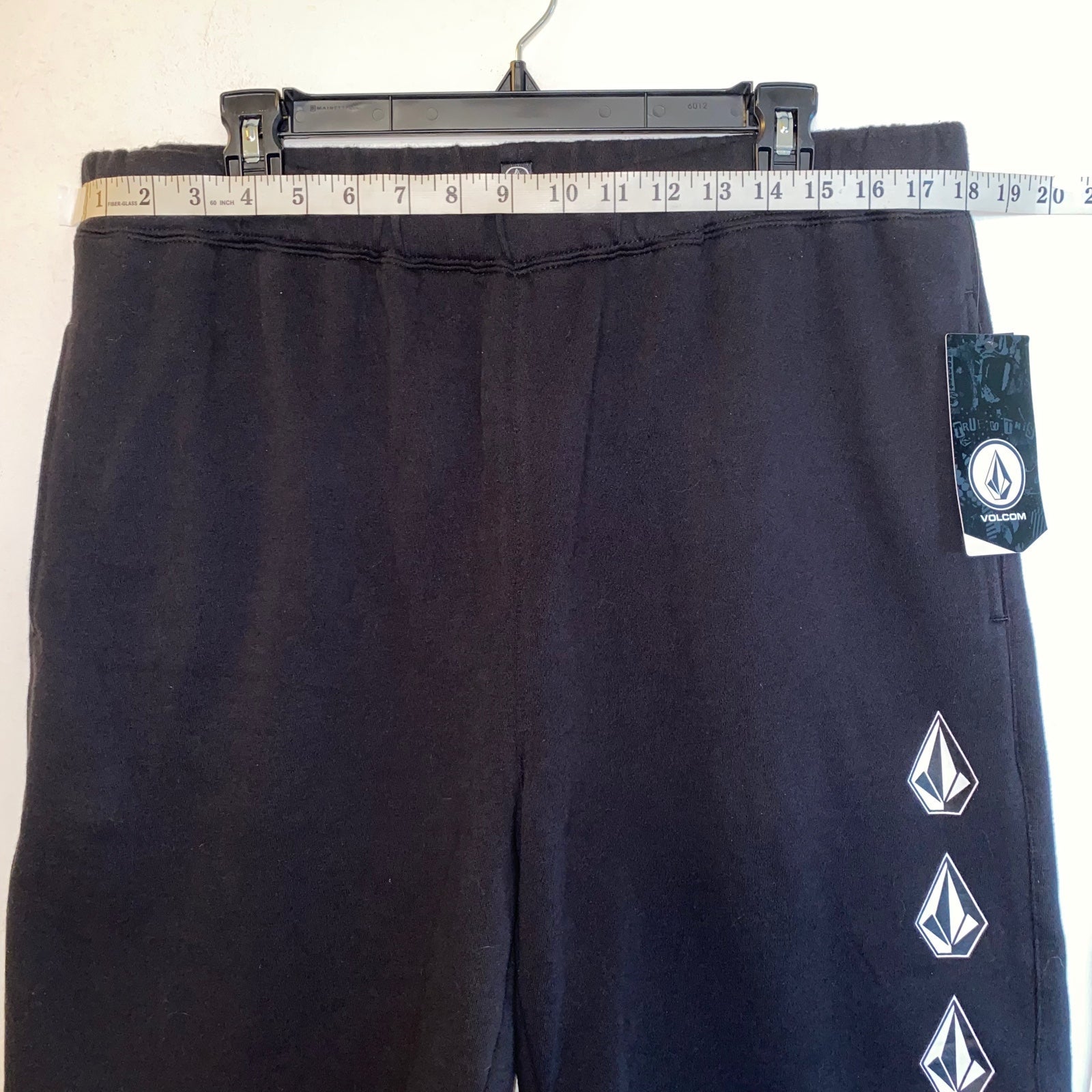 Volcom Mens Triple Stone Black fleece hotsell shorts (NEW WITH TAGS) Size: Large