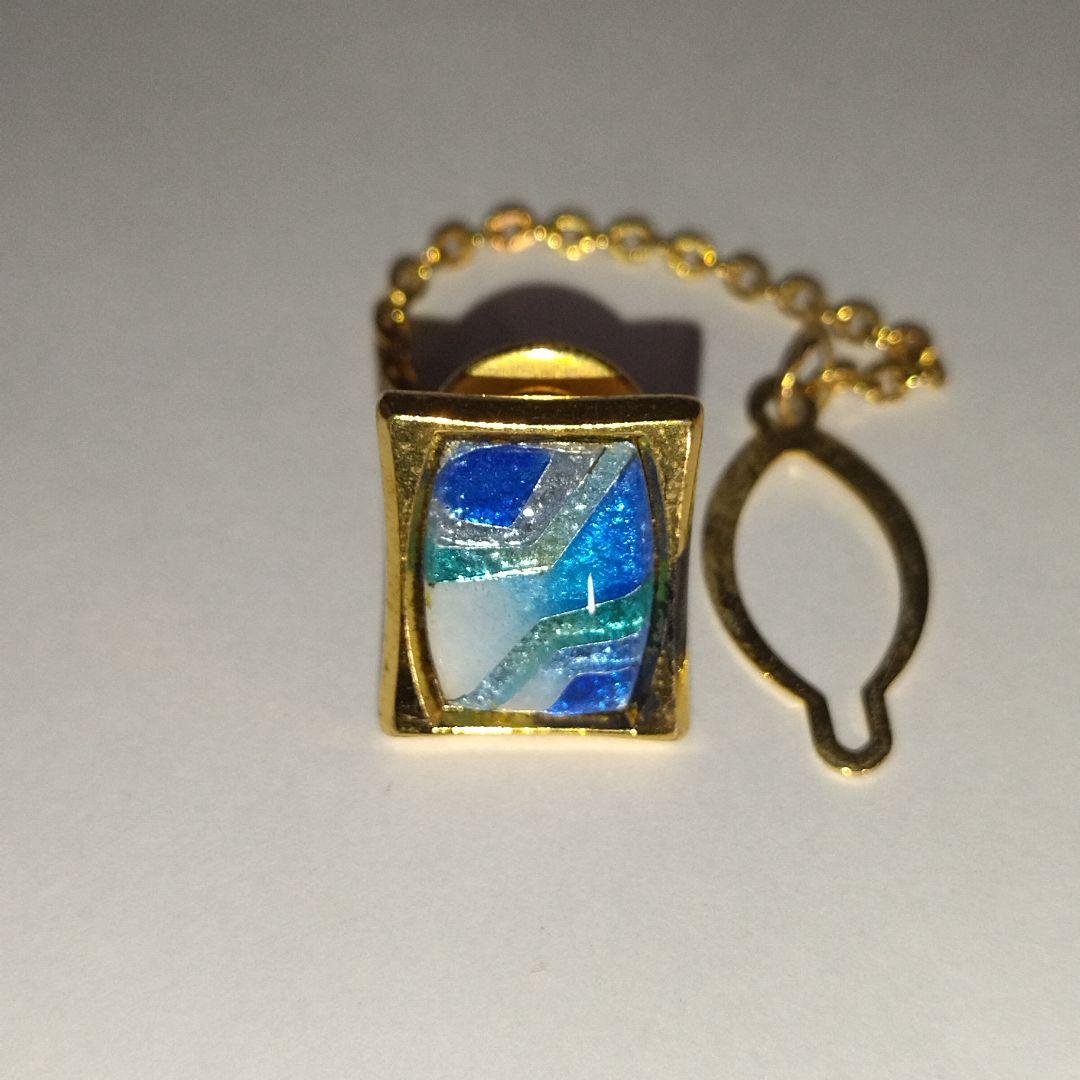 Tie tack, lapel pin, cloisonné?