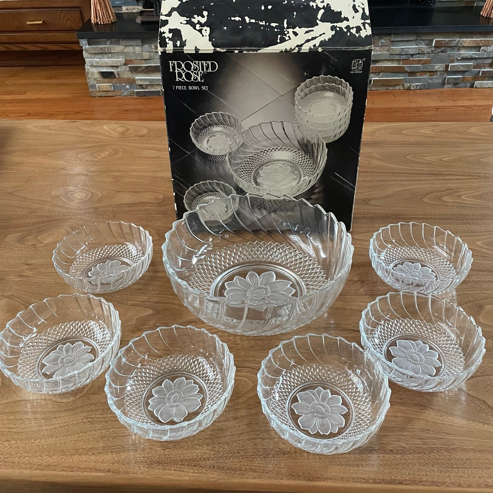 Vintage frosted rose 7 piece bowl set