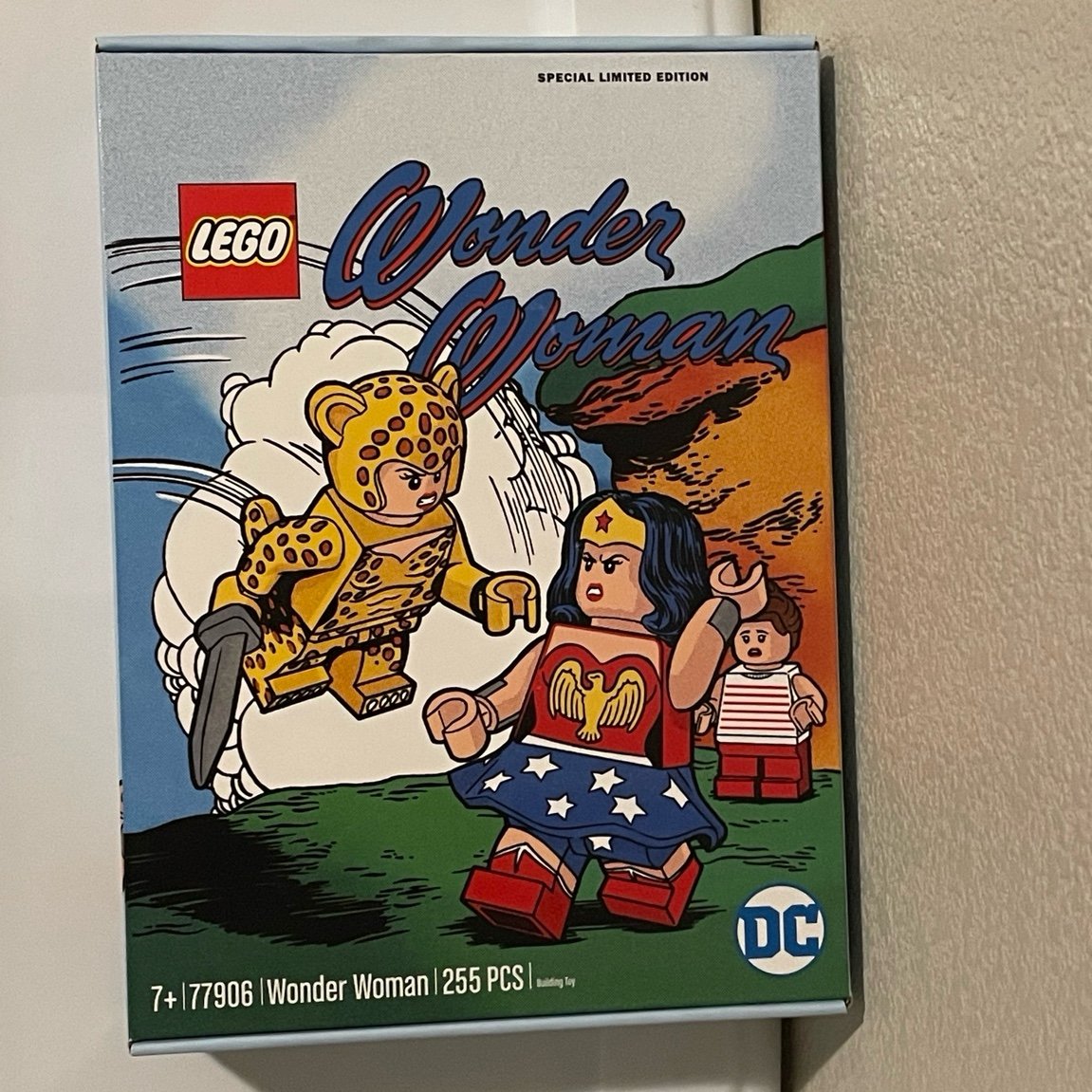 LEGO Set 77906: SDCC NYCC 2020 Exclusive Wonder Woman - Retired Sealed Set
