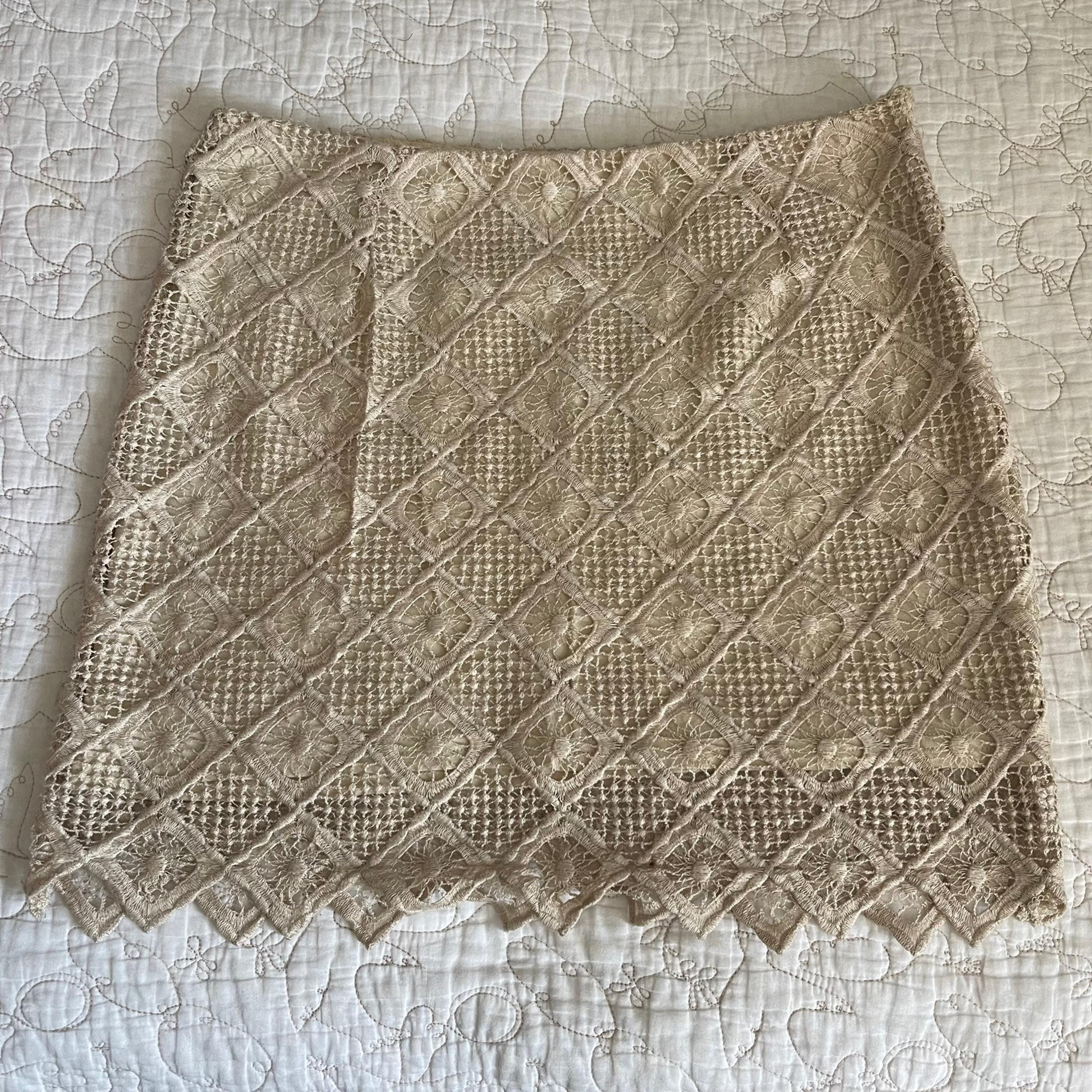 BB Dakota Lace Mini Skirt Tan Beige Size 2