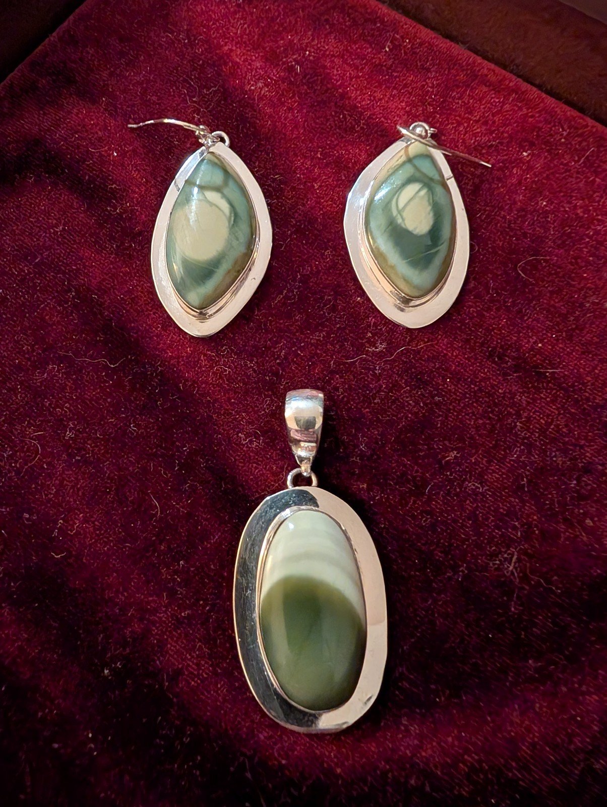 One Of A Kind Roz Menton Green Agate Earring And Pendent Set