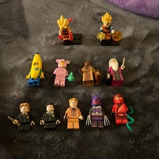 LOT OF 11 RARE LEGO MEN AND THERE ATTACHMENTS
