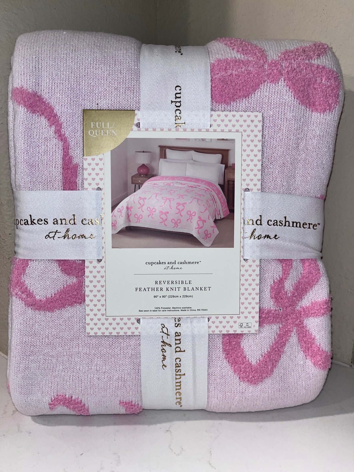 1-NWT CUPCAKE AND CASHMERE PINK BOW DESIGN REVERSIBLE FULL/QUEEN SIZE BLANKET