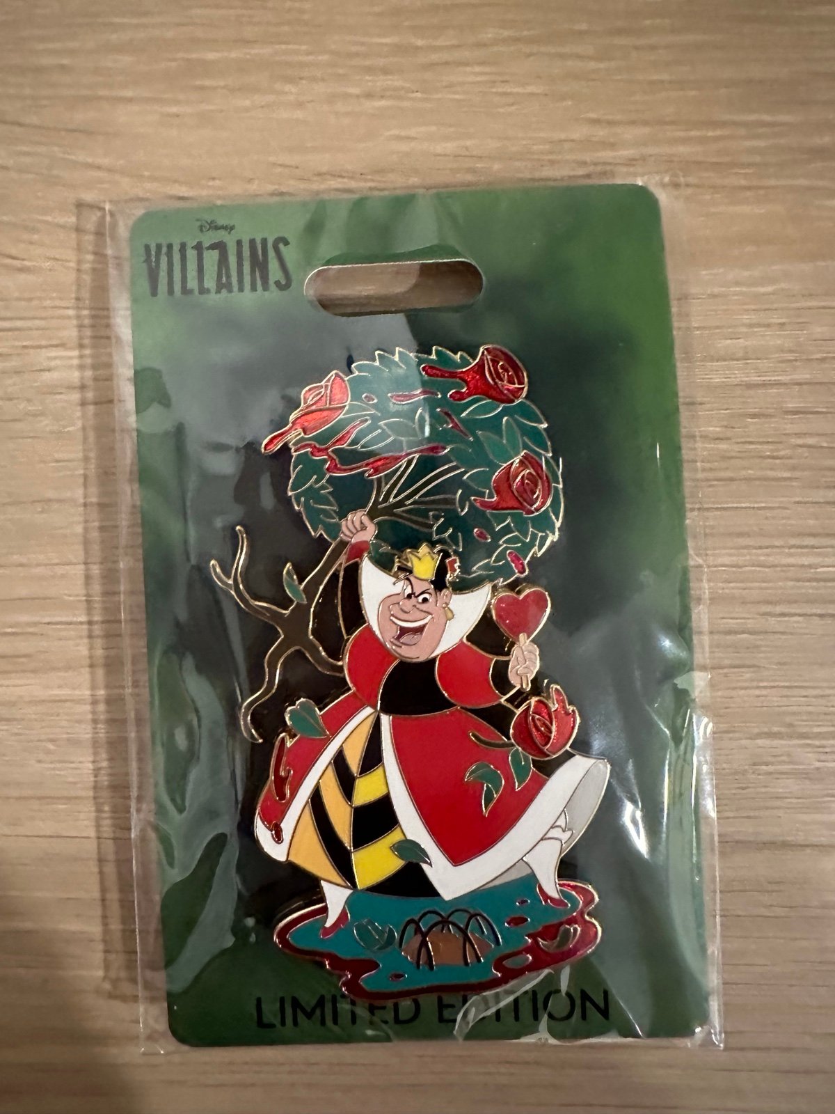 D23 Villains Pin - Queen of Hearts (b)