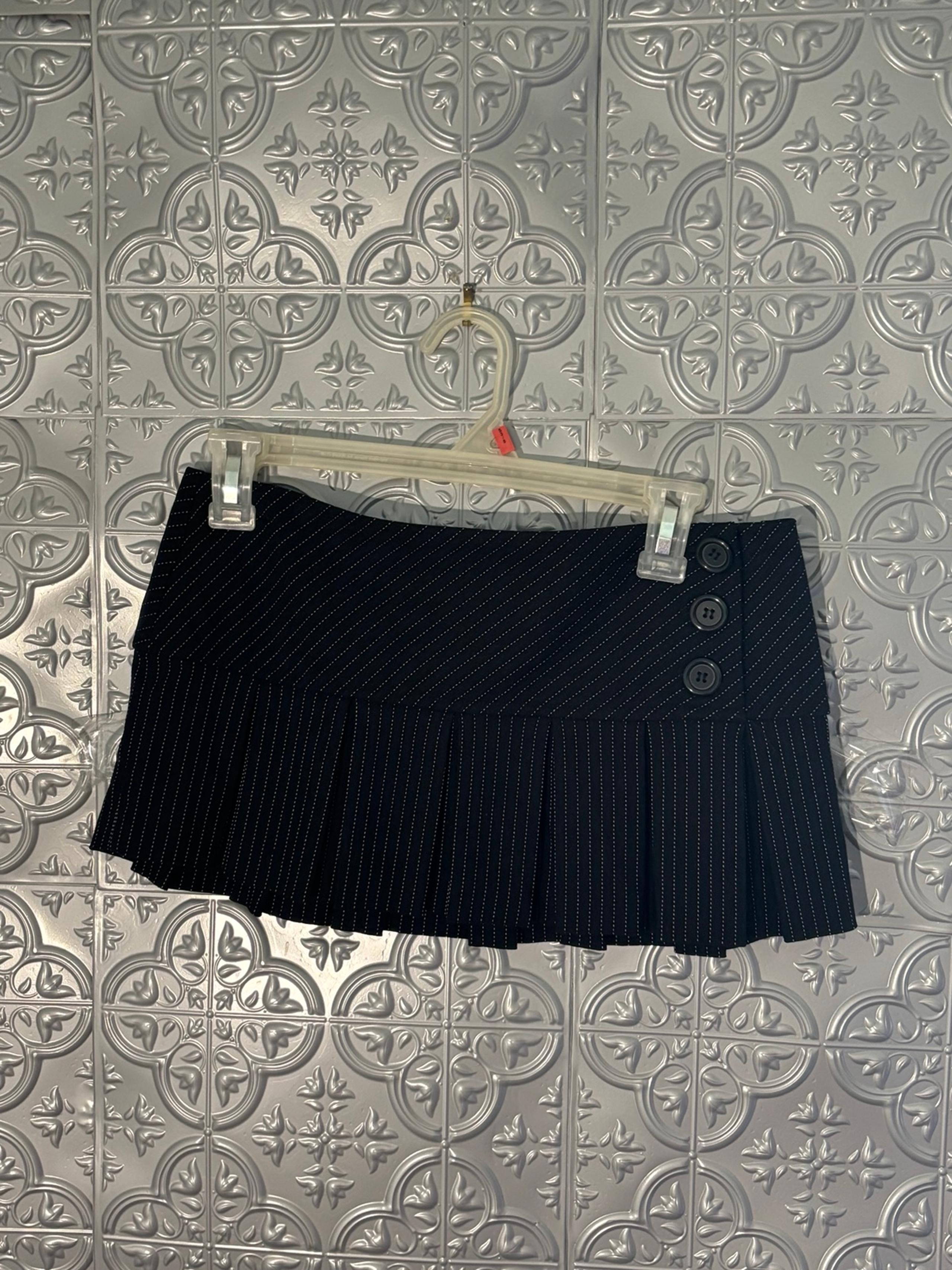 Wet seal 00s Y2K rare black white low rise pinstripe micro mini sexy skirt goth