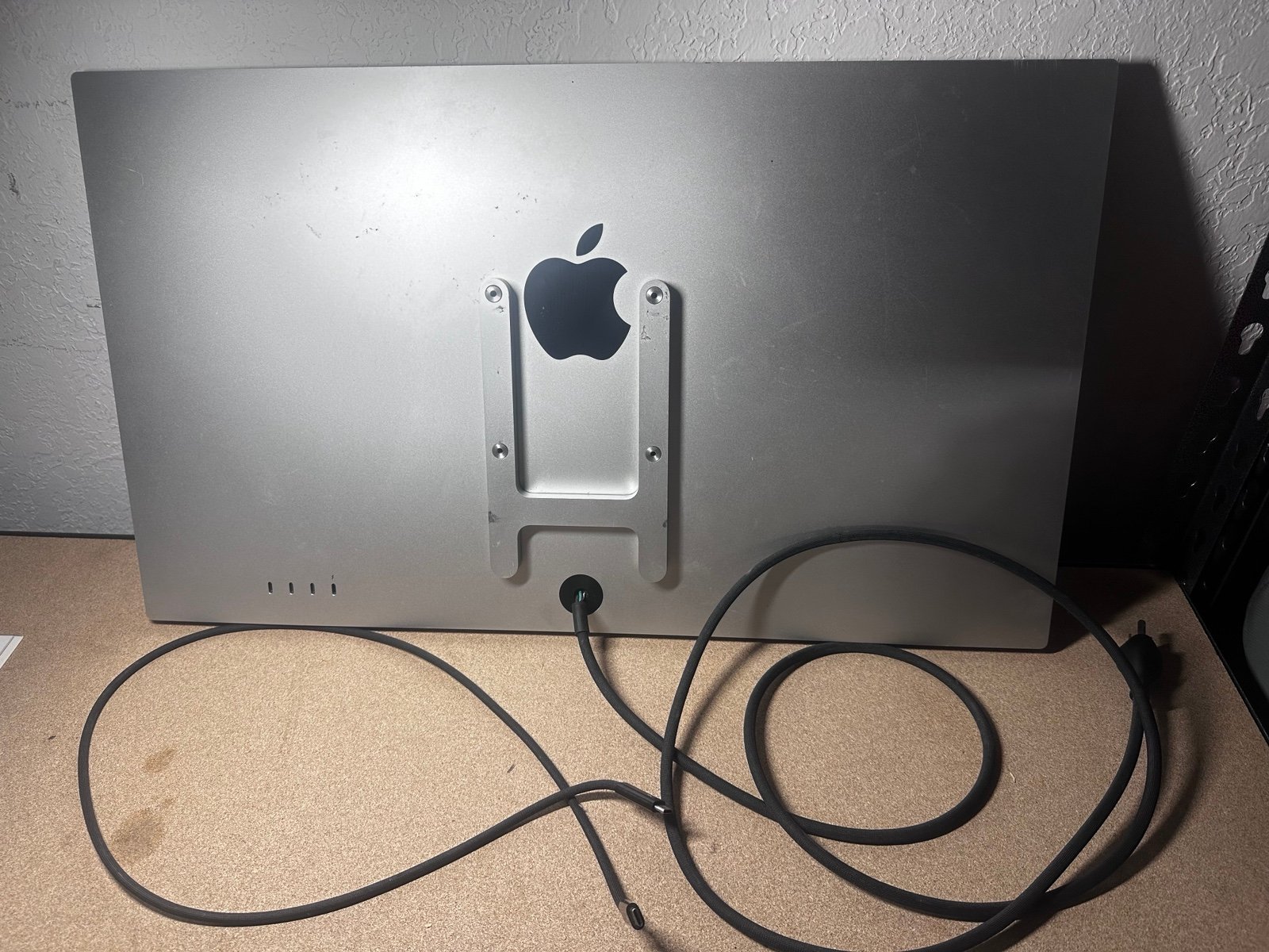 Apple Studio Display Standard Glass Vesa Mount Adapter UHD 27 inch | Needs a fix