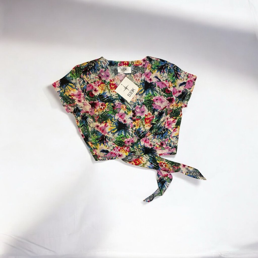 SEEK THE LABEL Short sleeve tropical print crop top with tie front Size S